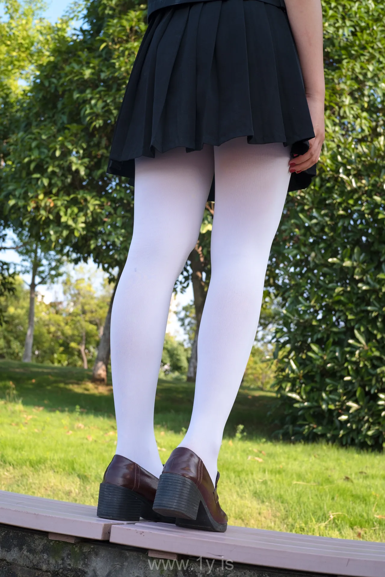 森萝财团 FREE-003 试拍外景-黑衣白丝