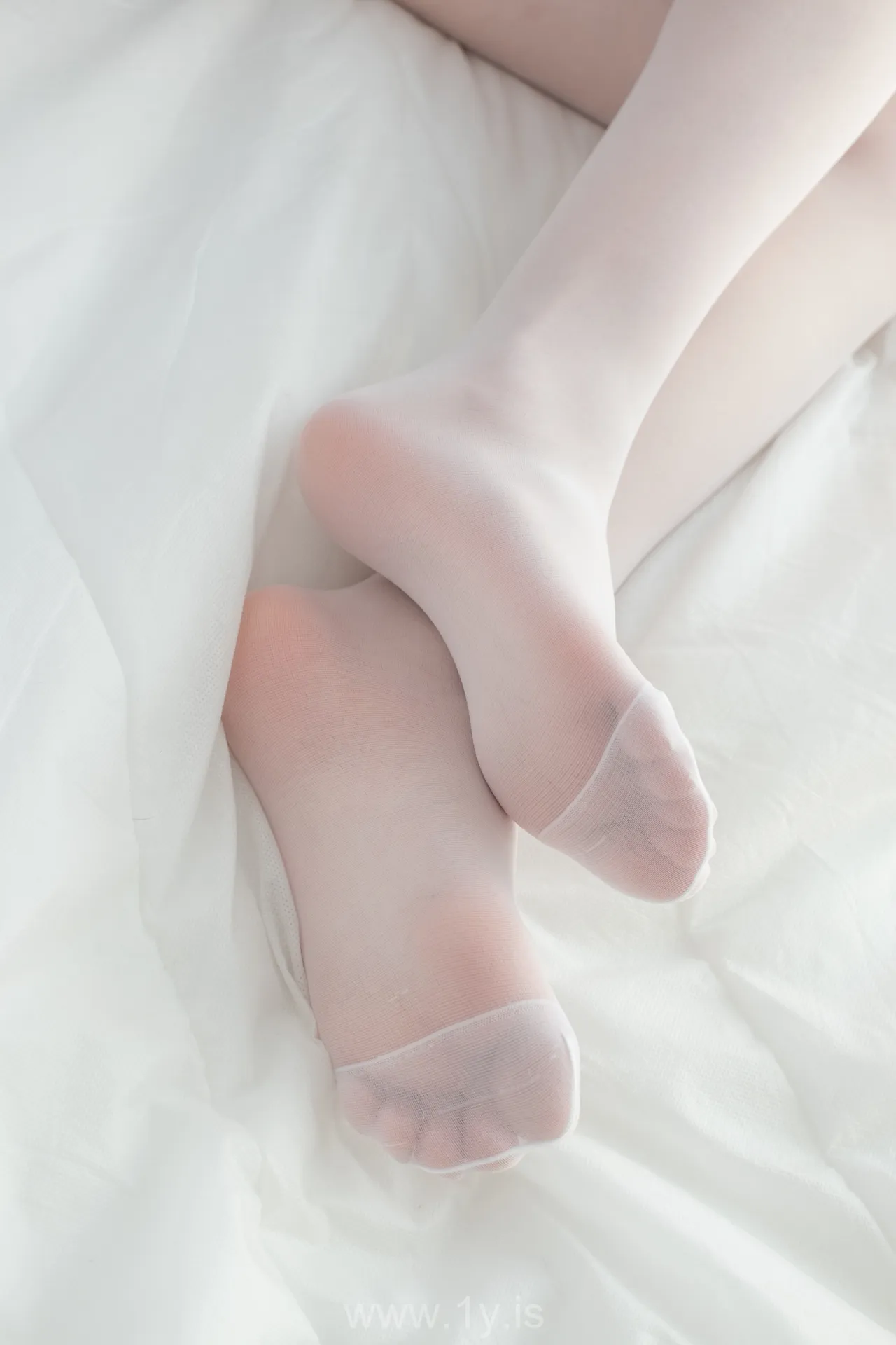 森萝财团 FREE-006 之前未公布的零散写真-白衣黑丝
