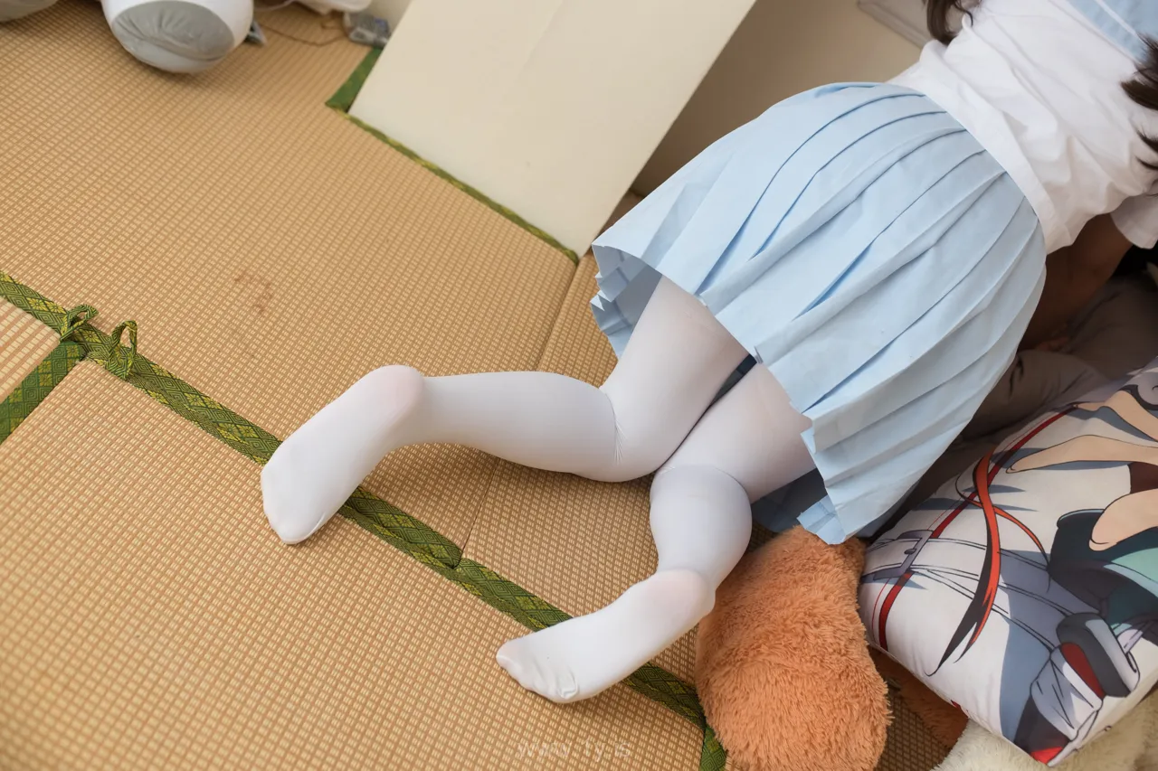 森萝财团 FREE-006 之前未公布的零散写真-白衣黑丝
