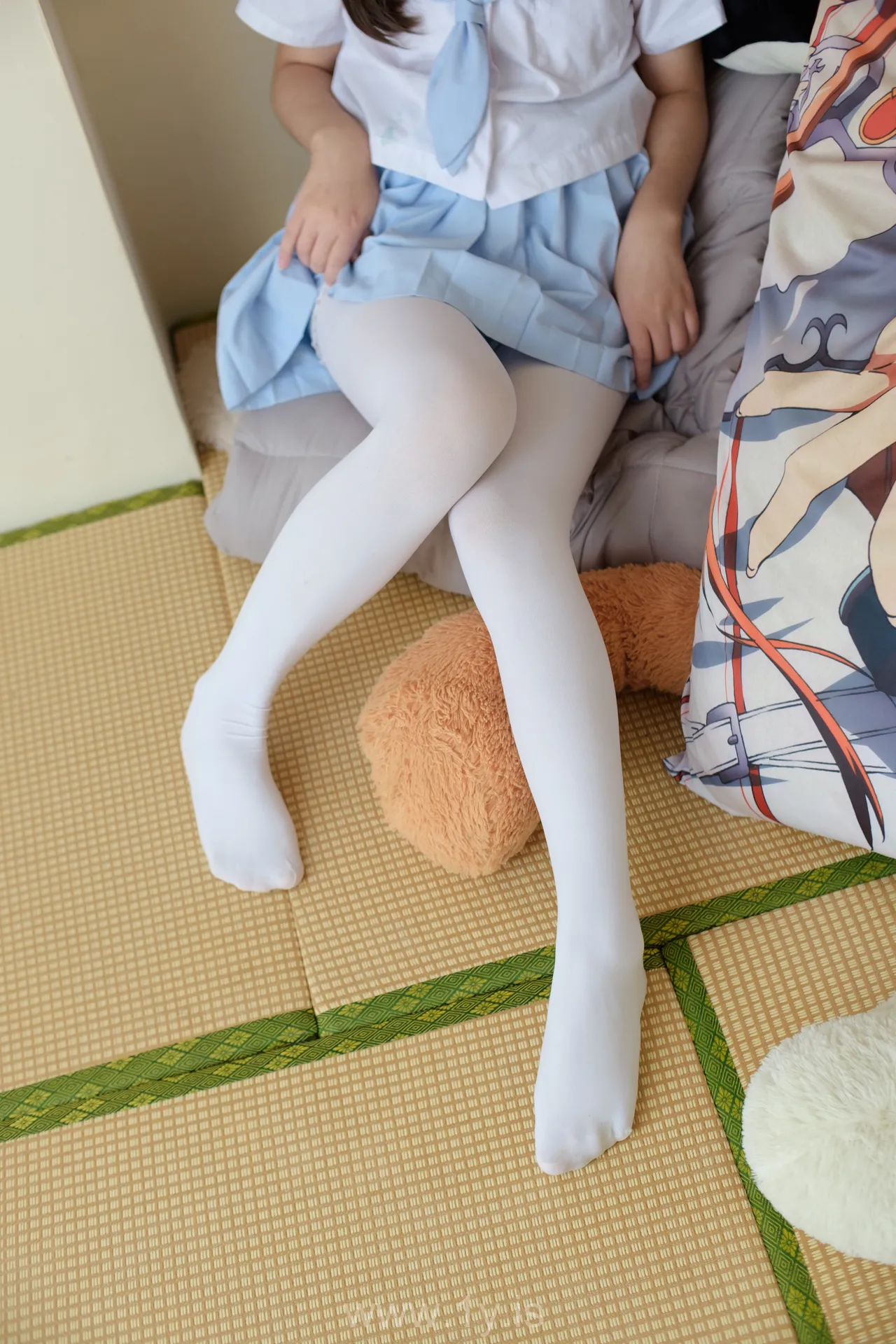 森萝财团 FREE-006 之前未公布的零散写真-白衣黑丝