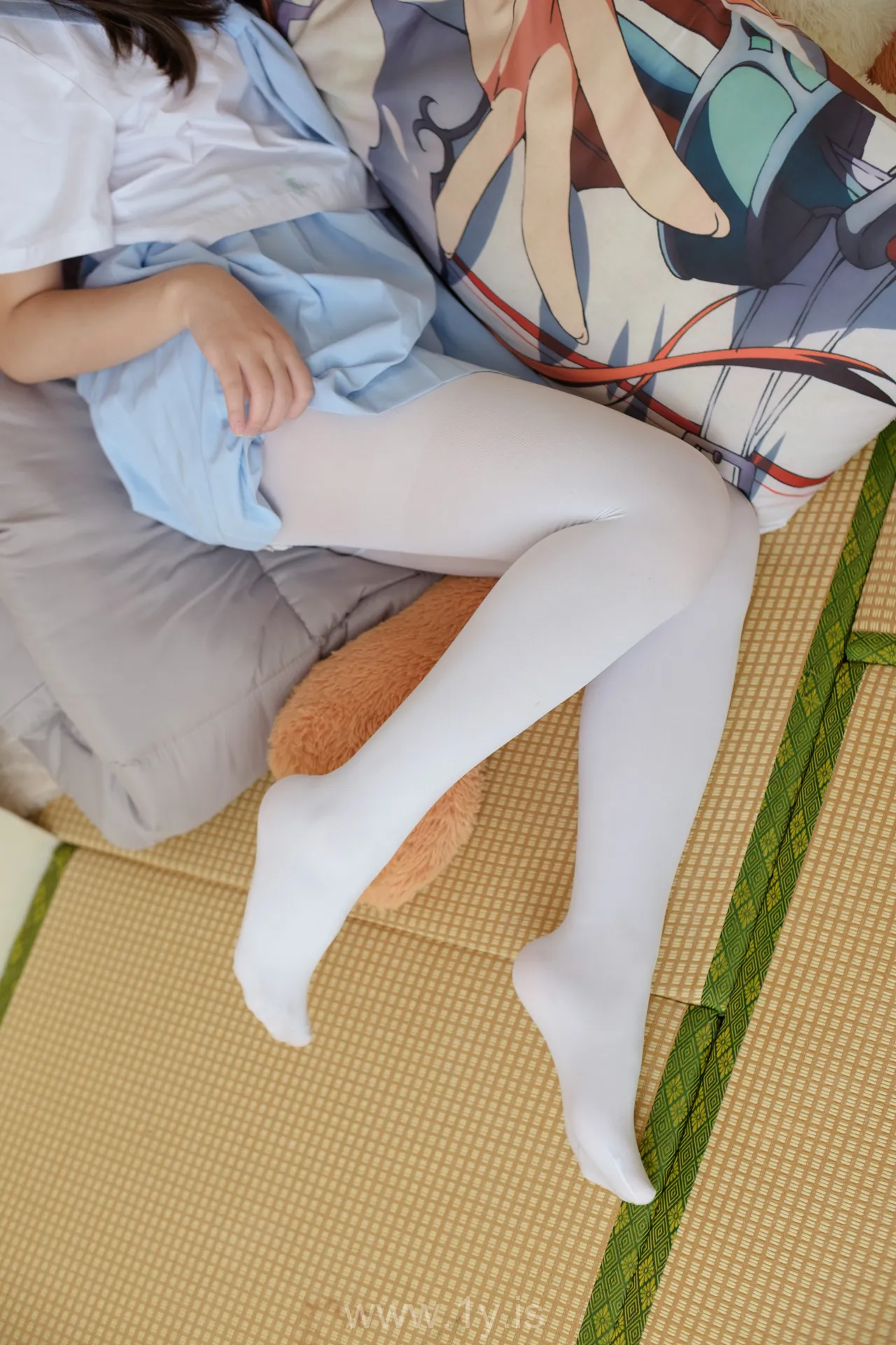 森萝财团 FREE-006 之前未公布的零散写真-白衣黑丝