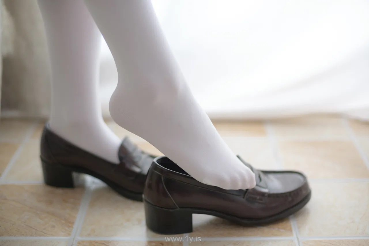 森萝财团 R15-010 羞嗒嗒的白丝MM