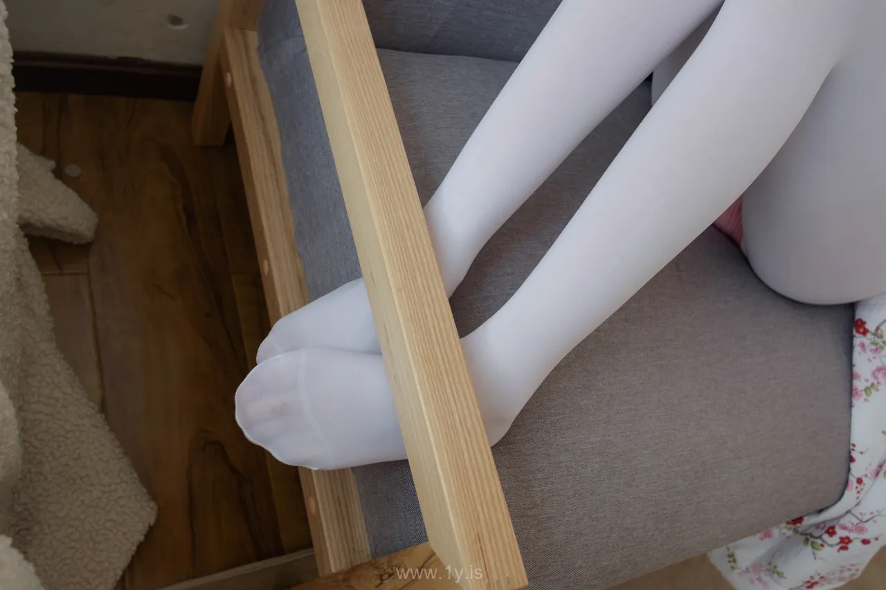 森萝财团 R15-020 萝莉白丝也诱人