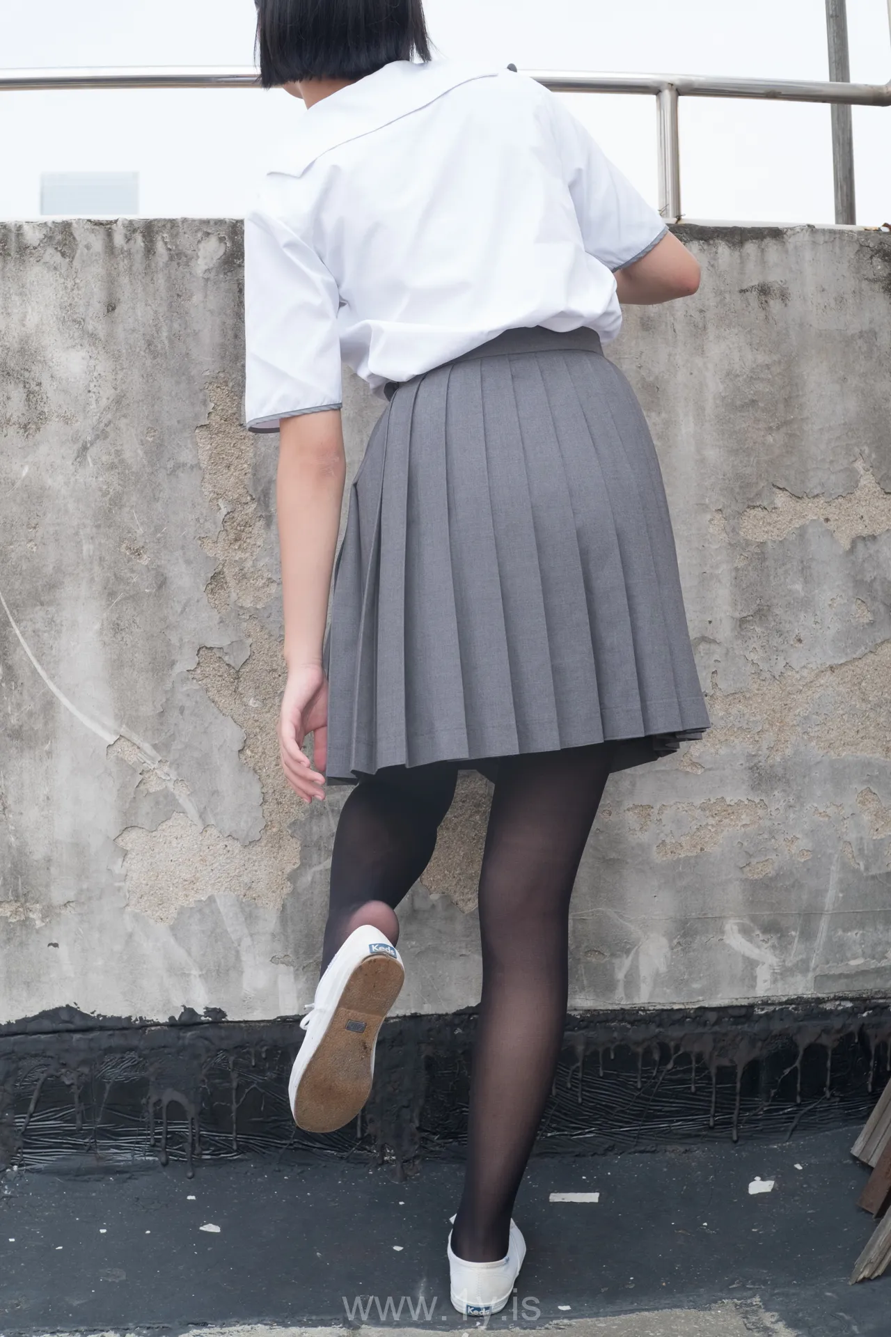 森萝财团 R15-031 天台黑丝