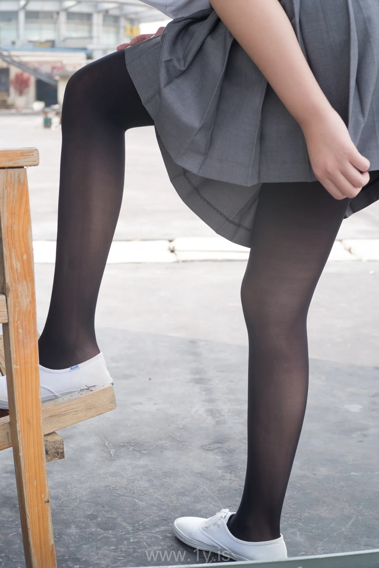 森萝财团 R15-031 天台黑丝