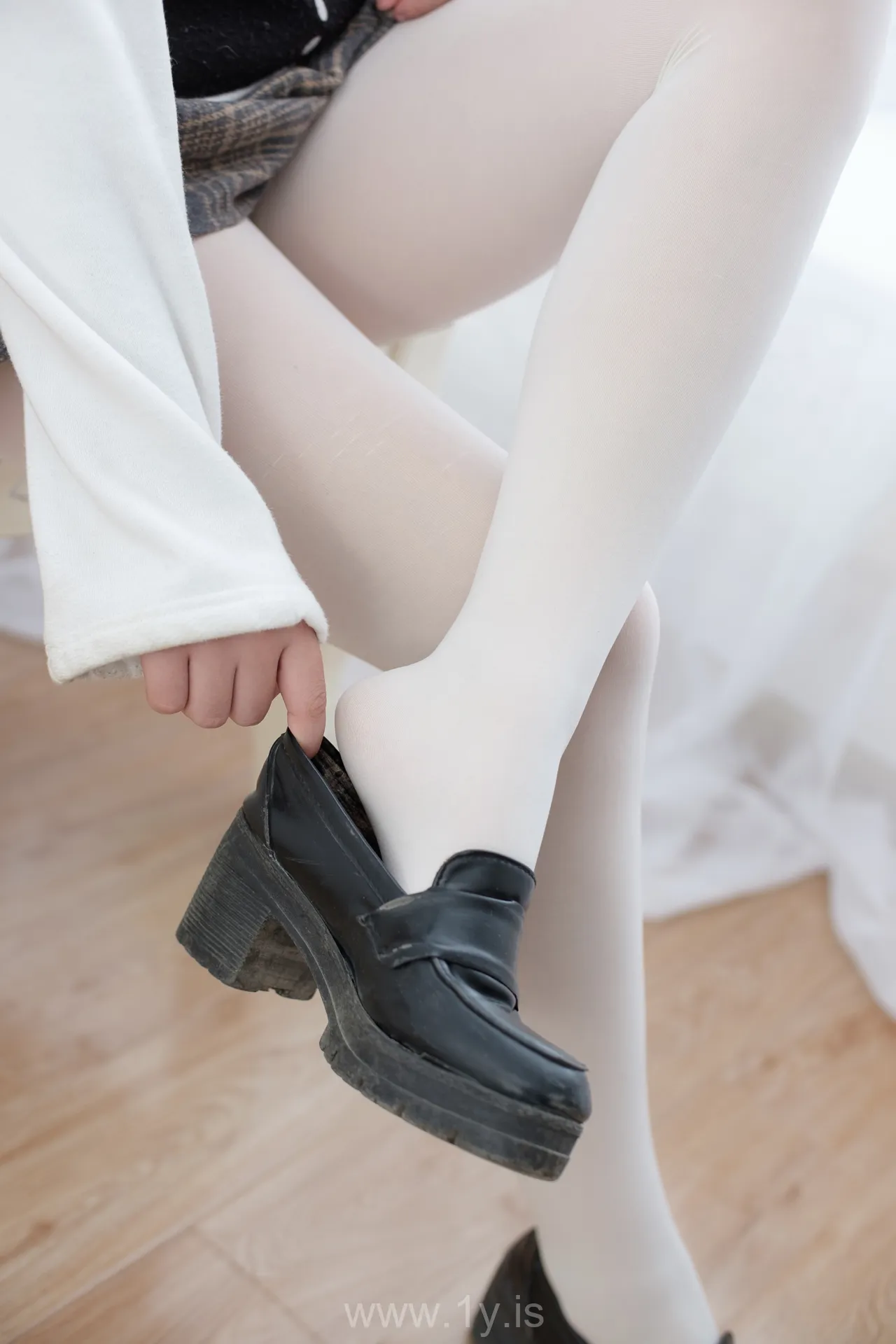 森萝财团 R15-050 黑白少女