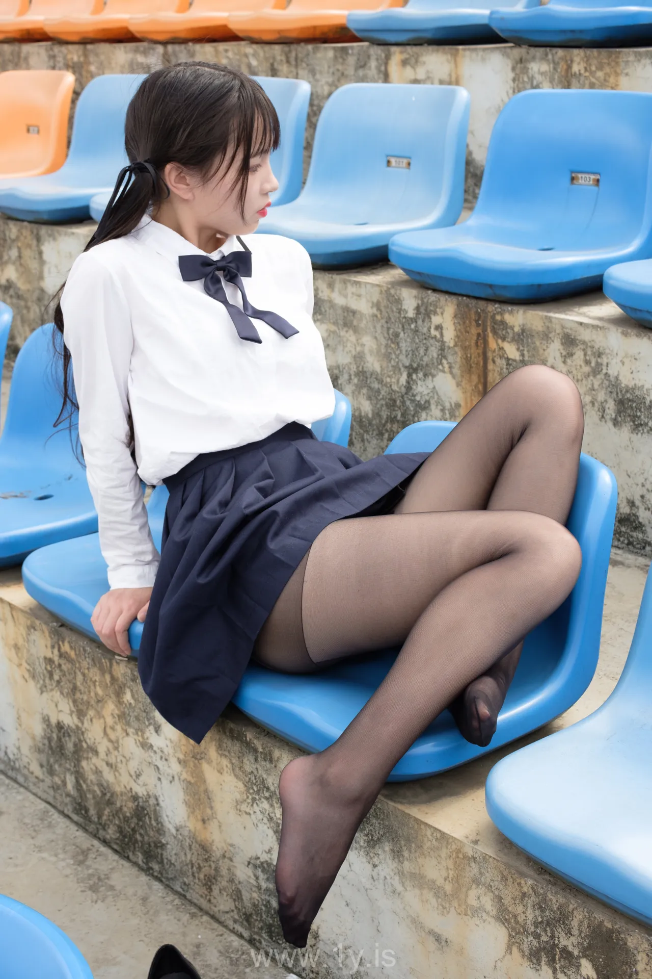 森萝财团 SSR-009 户外黑丝学妹