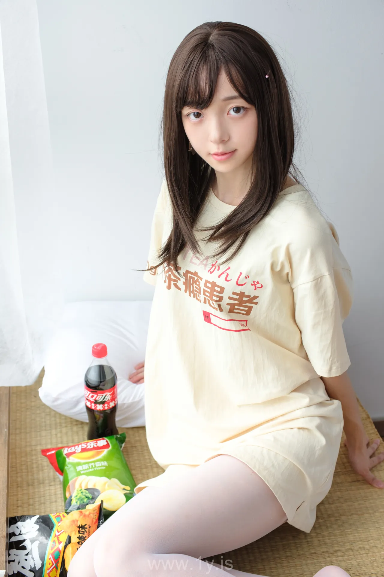 森萝财团 SSR-010 凉席上的白丝美足少女