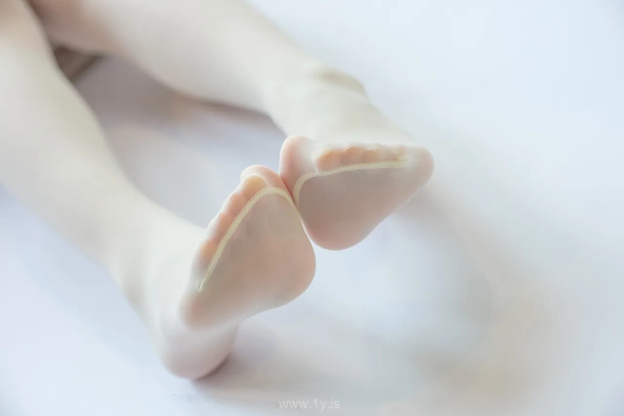 森萝财团 SSR-012 奶白超滑丝袜