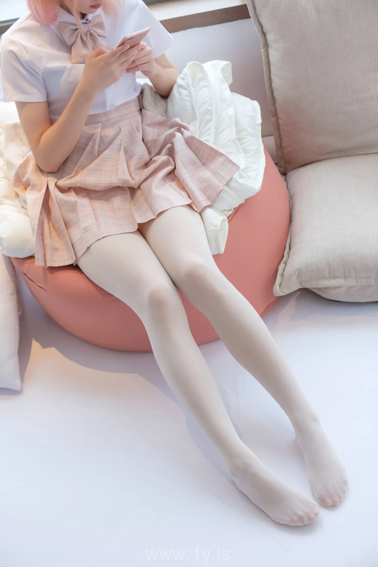 森萝财团 SSR-012 奶白超滑丝袜