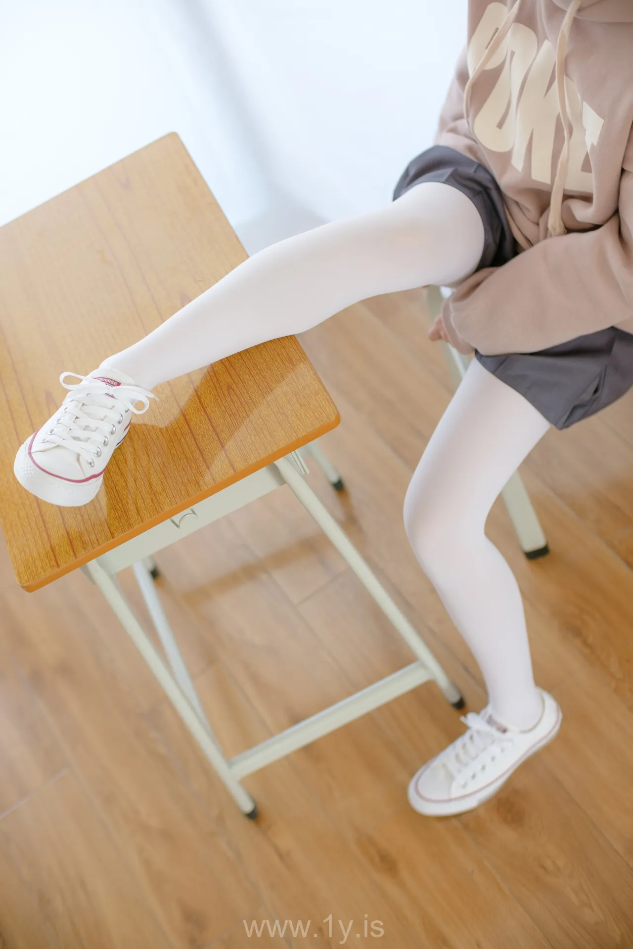 森萝财团 X-002 白丝运动风