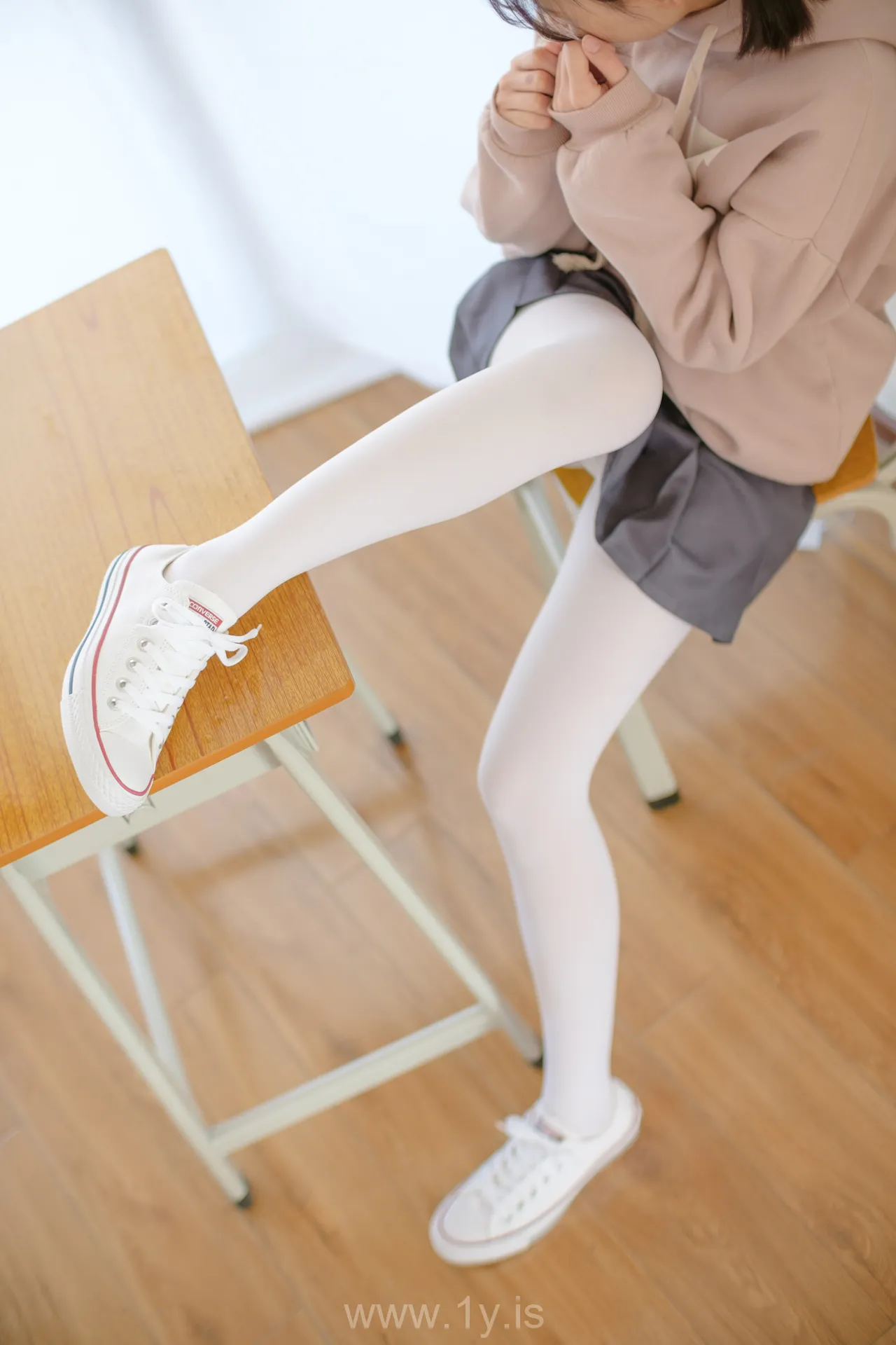 森萝财团 X-002 白丝运动风