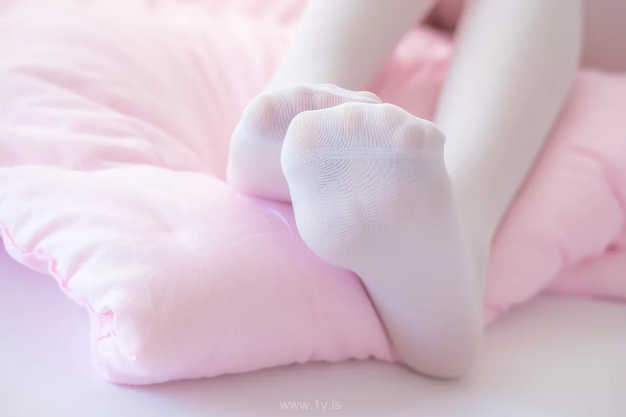 森萝财团 X-011 白丝少女的午休时间