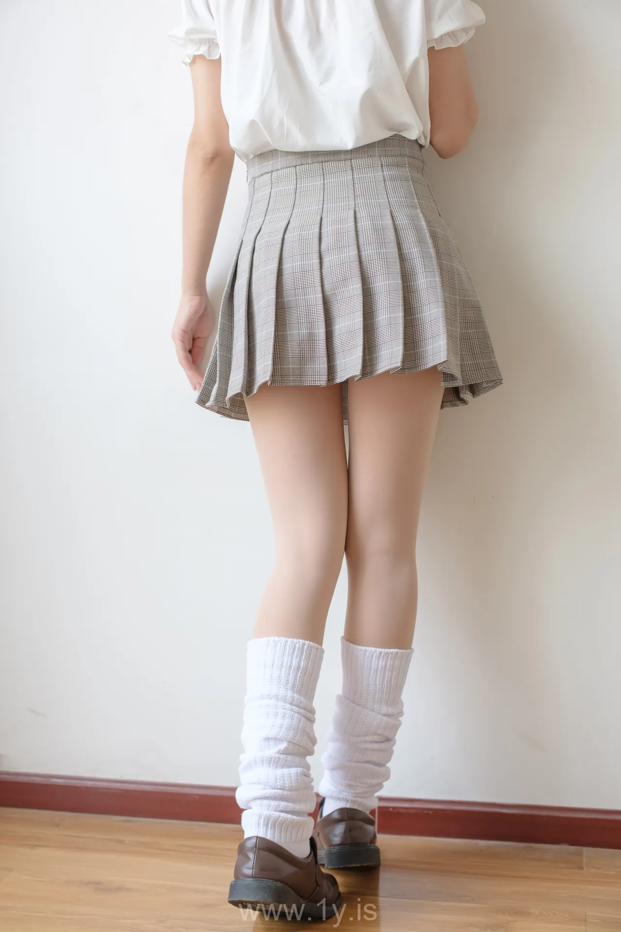 森萝财团 X-033 肉丝白厚棉袜