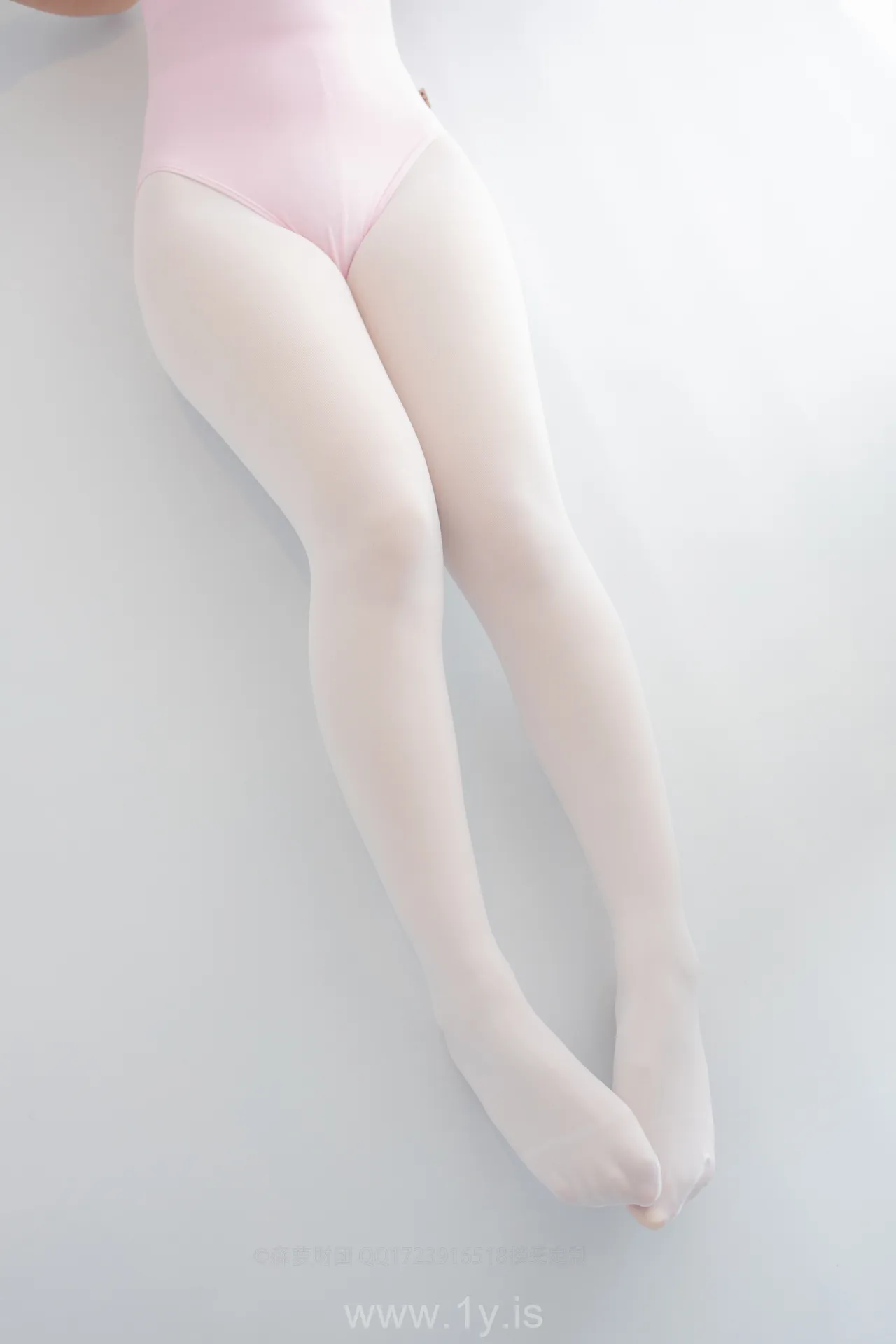 森萝财团 X-053 50D白丝练功服百合踩物