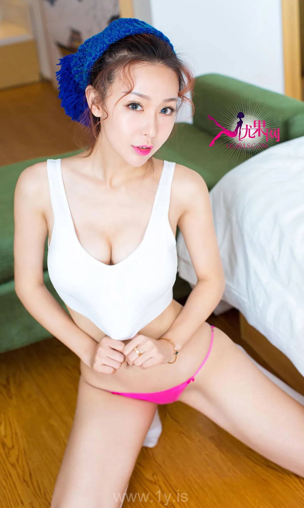 UGIRLS NO.154 Delightful & Decent Chinese Cougar 刘嘉琦