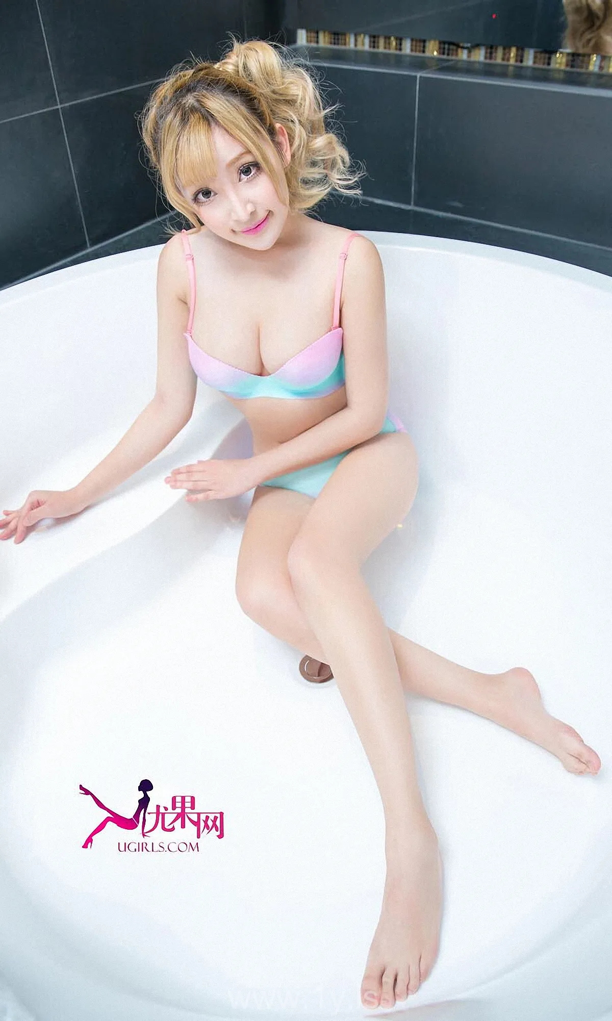 UGIRLS NO.166 Lively Chinese Homebody Girl 小君酱