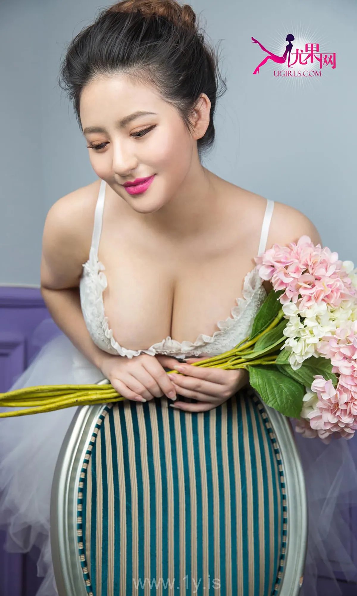 UGIRLS NO.201 Gorgeous Chinese Babe 依蔓