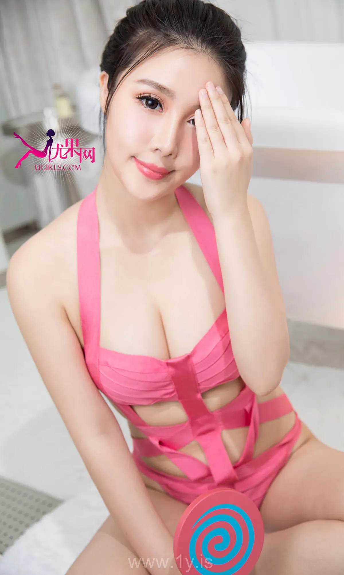 UGIRLS NO.242 Refined & Good-looking Chinese Cougar 萱萱甜言蜜语