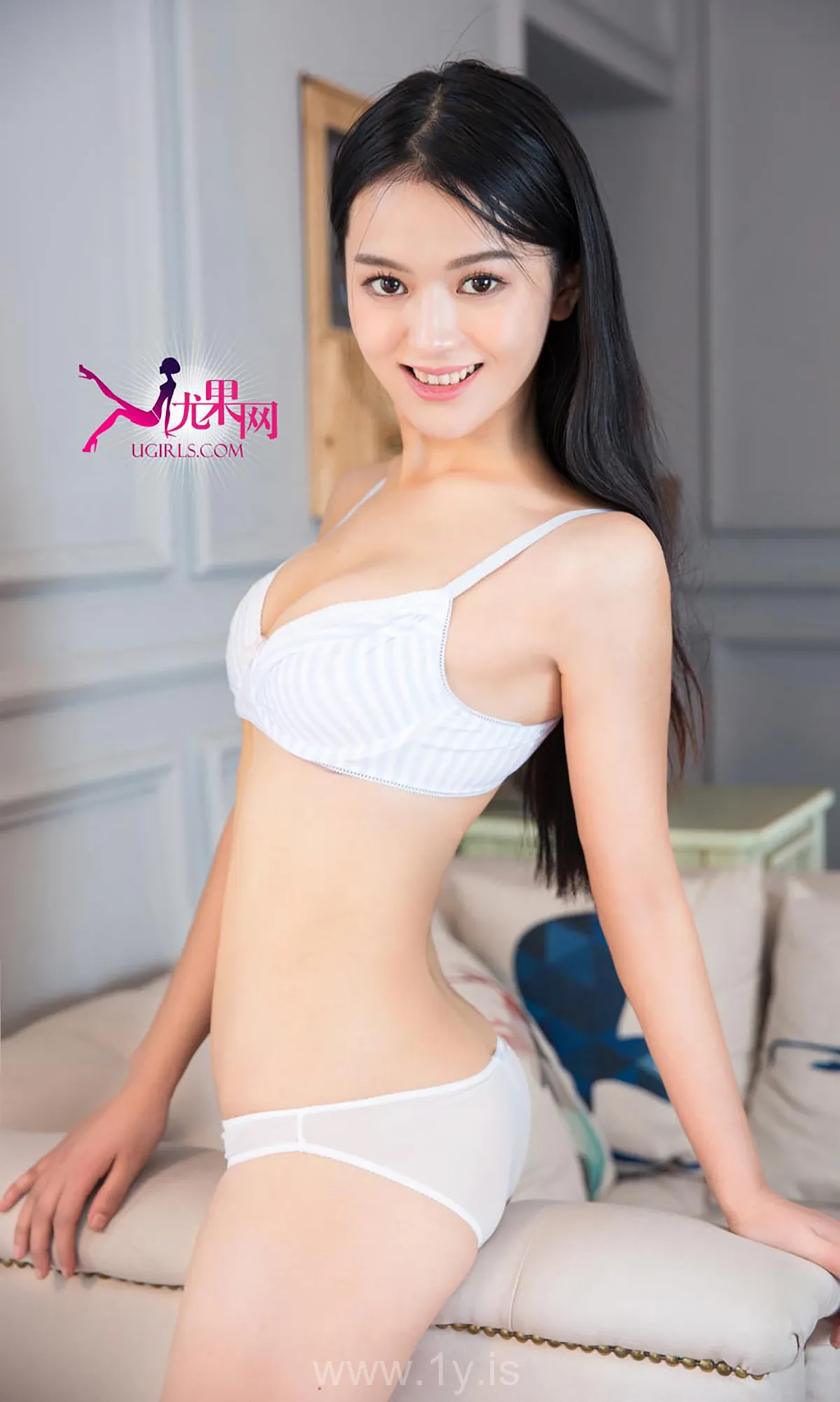 UGIRLS NO.251 Exquisite & Good-looking Chinese Chick 媛媛欠你的宠爱