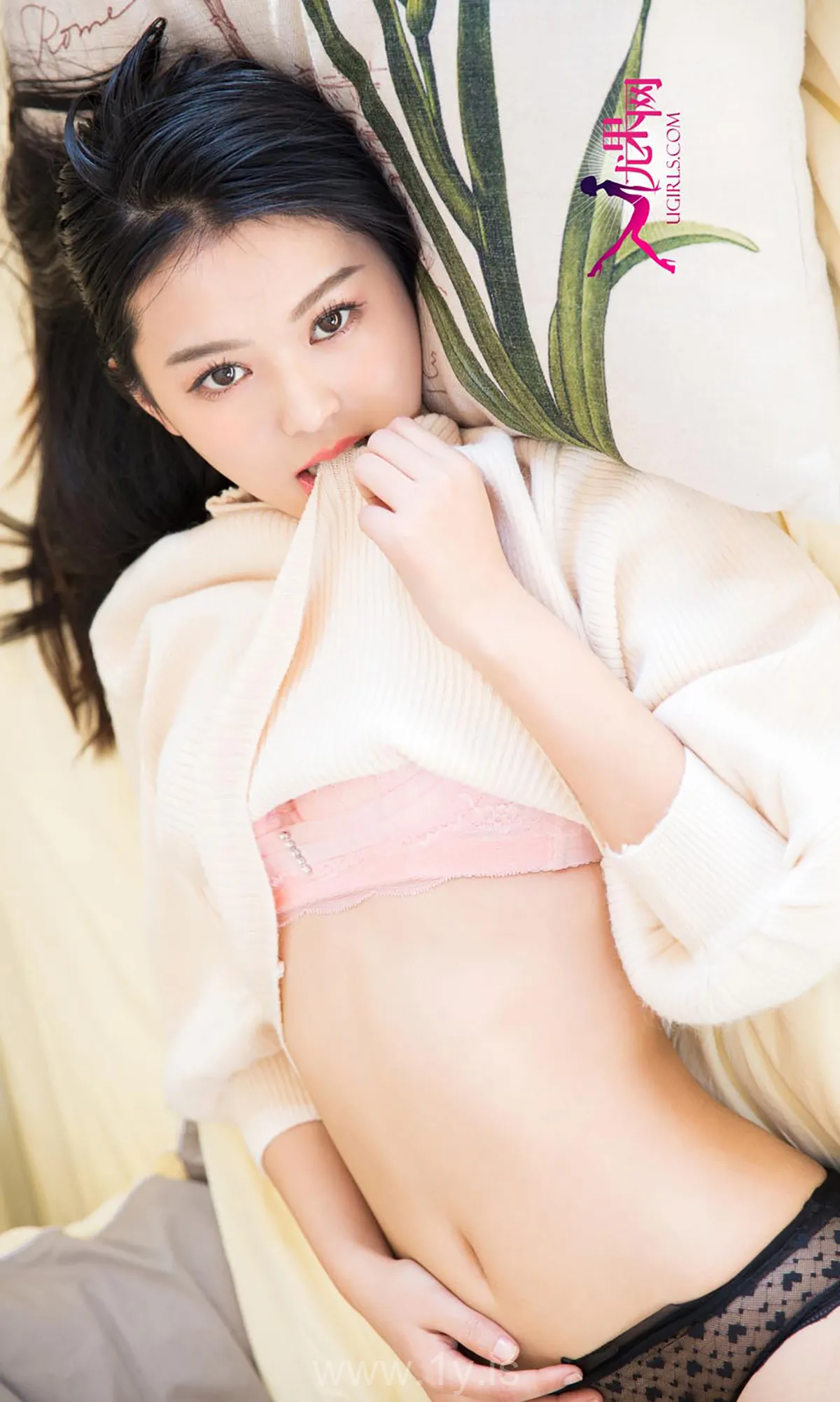 UGIRLS NO.251 Exquisite & Good-looking Chinese Chick 媛媛欠你的宠爱