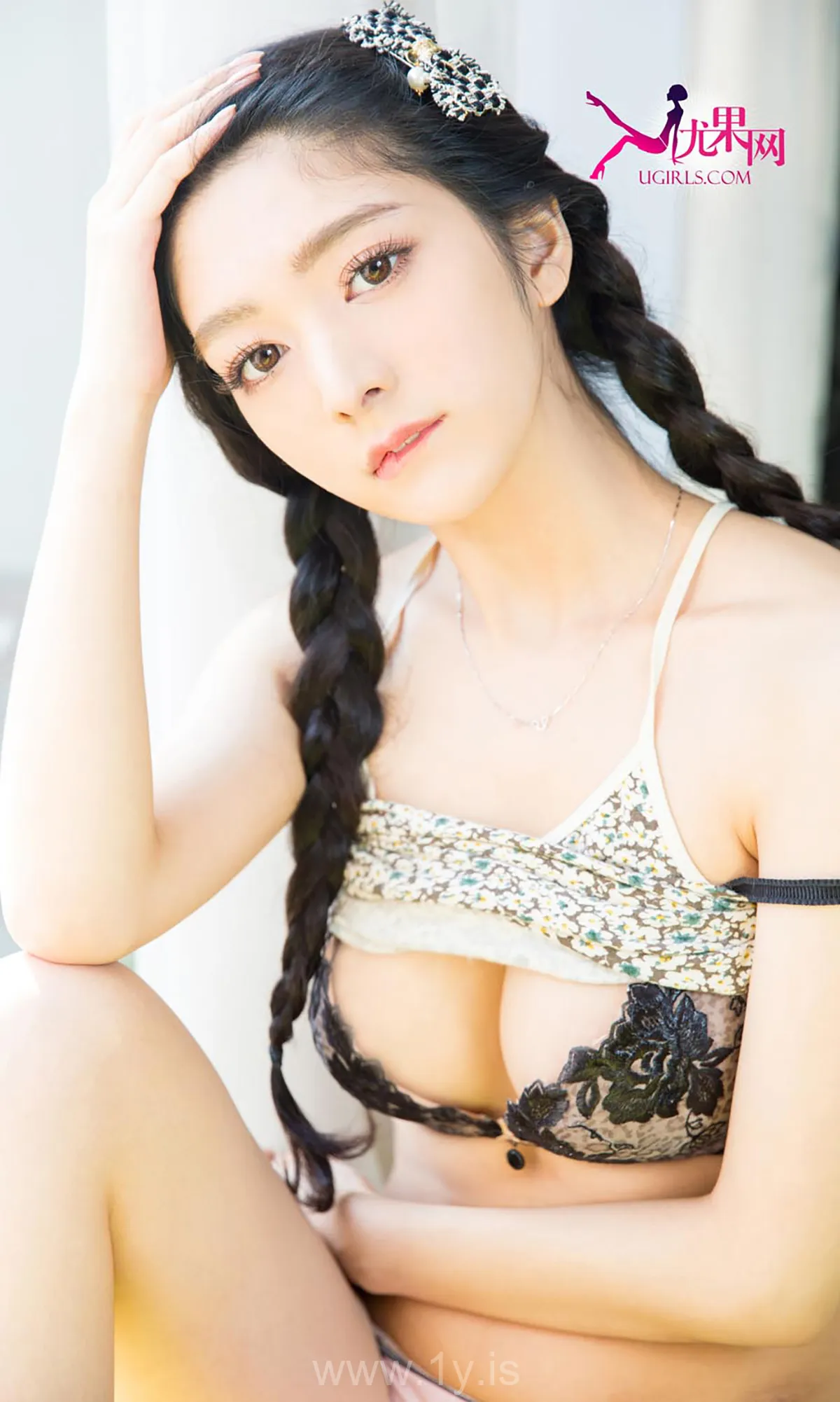 UGIRLS NO.288 Elegant & Attractive Chinese Women 小琪爱在明媚之春