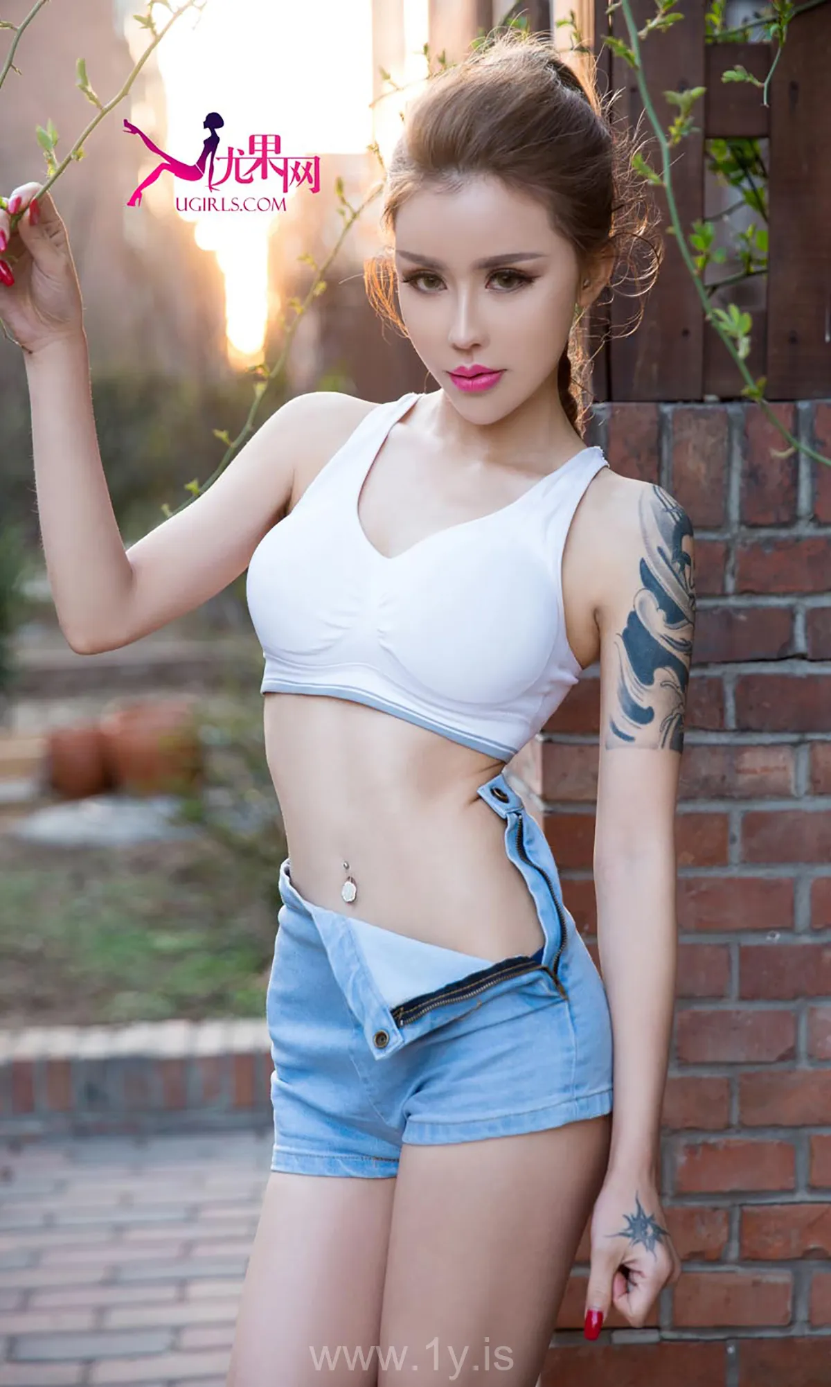 UGIRLS NO.317 Appealing & Lovely Chinese Hottie 莫干娜堕落天使