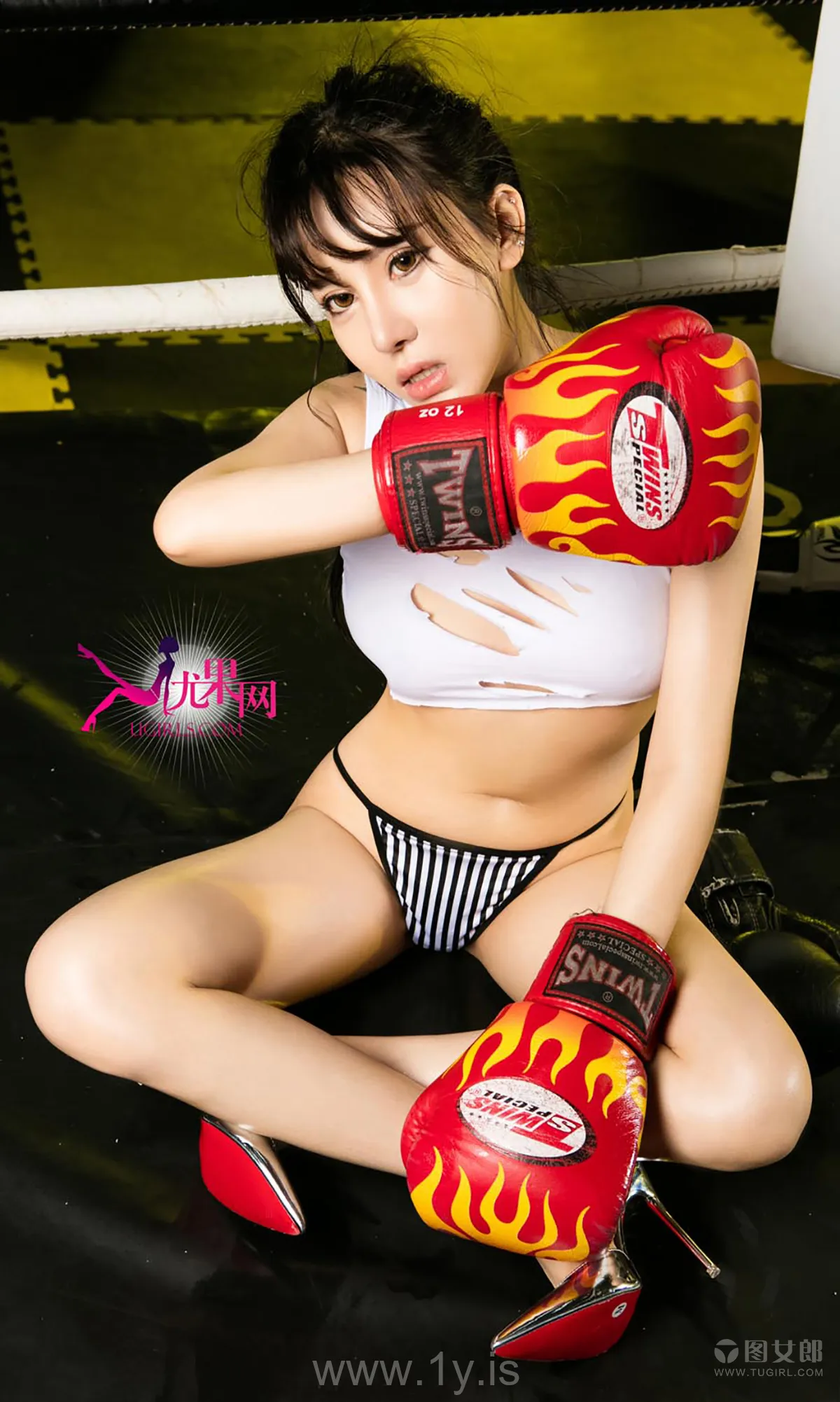 UGIRLS NO.330 Charming & Graceful Chinese Goddess 杨佩出拳女郎