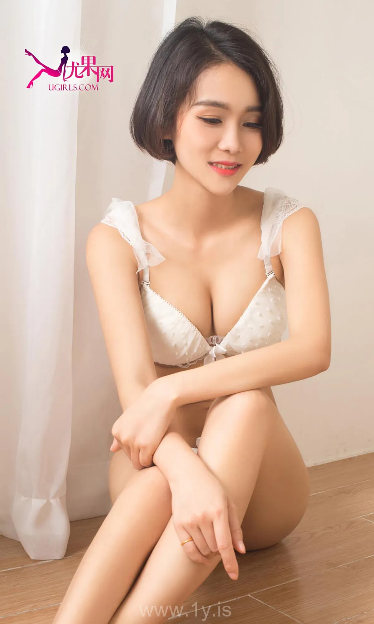 UGIRLS NO.332 Delightful & Stylish Chinese Babe 曾娜摩登情人