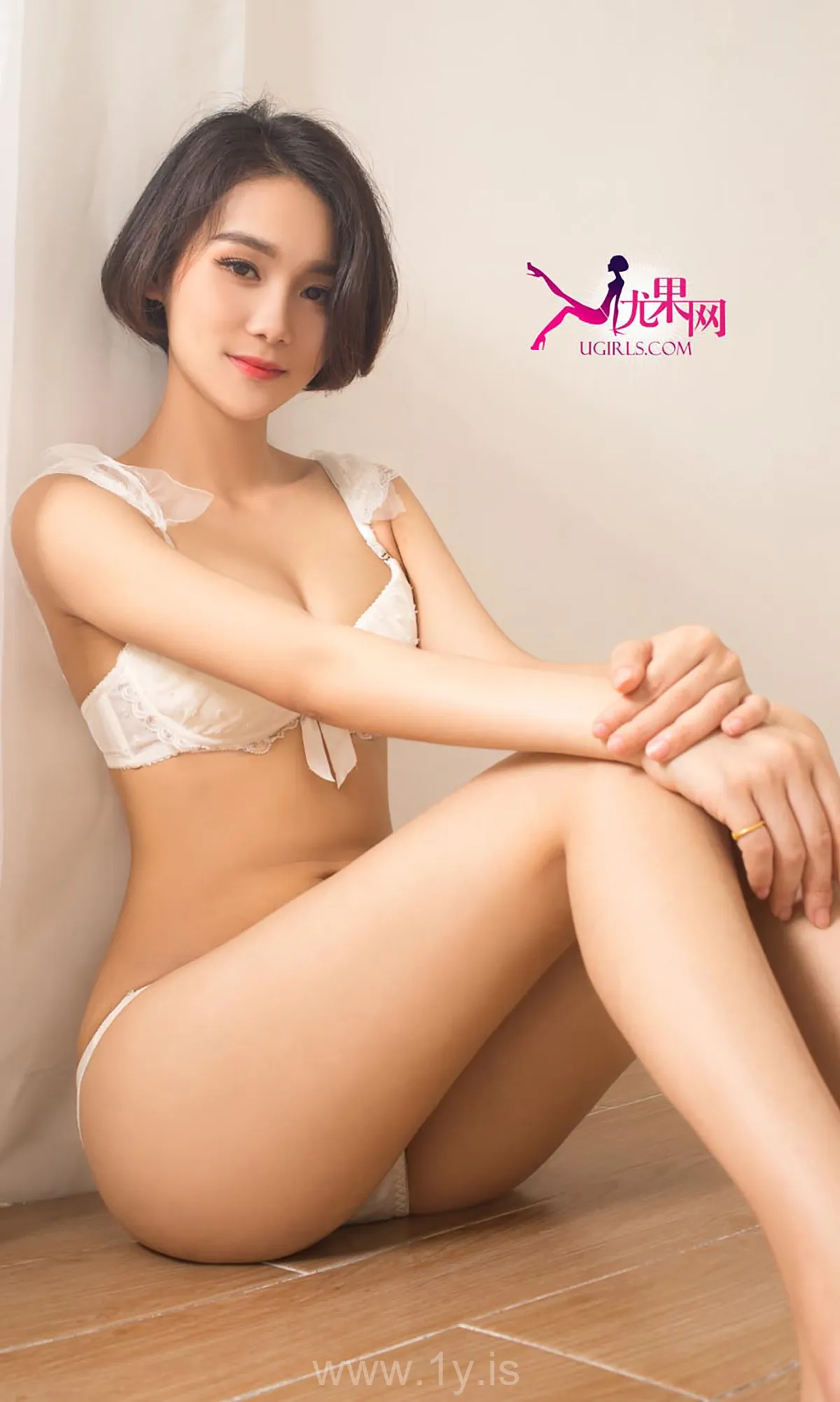 UGIRLS NO.332 Delightful & Stylish Chinese Babe 曾娜摩登情人