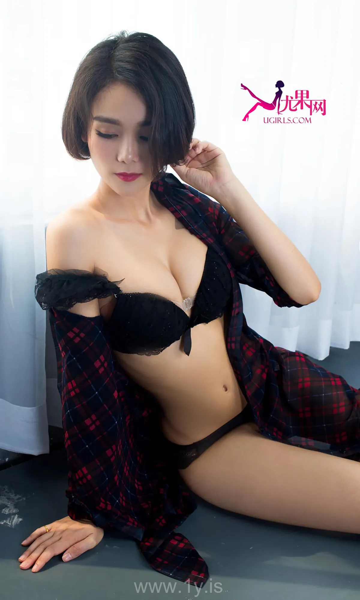 UGIRLS NO.332 Delightful & Stylish Chinese Babe 曾娜摩登情人