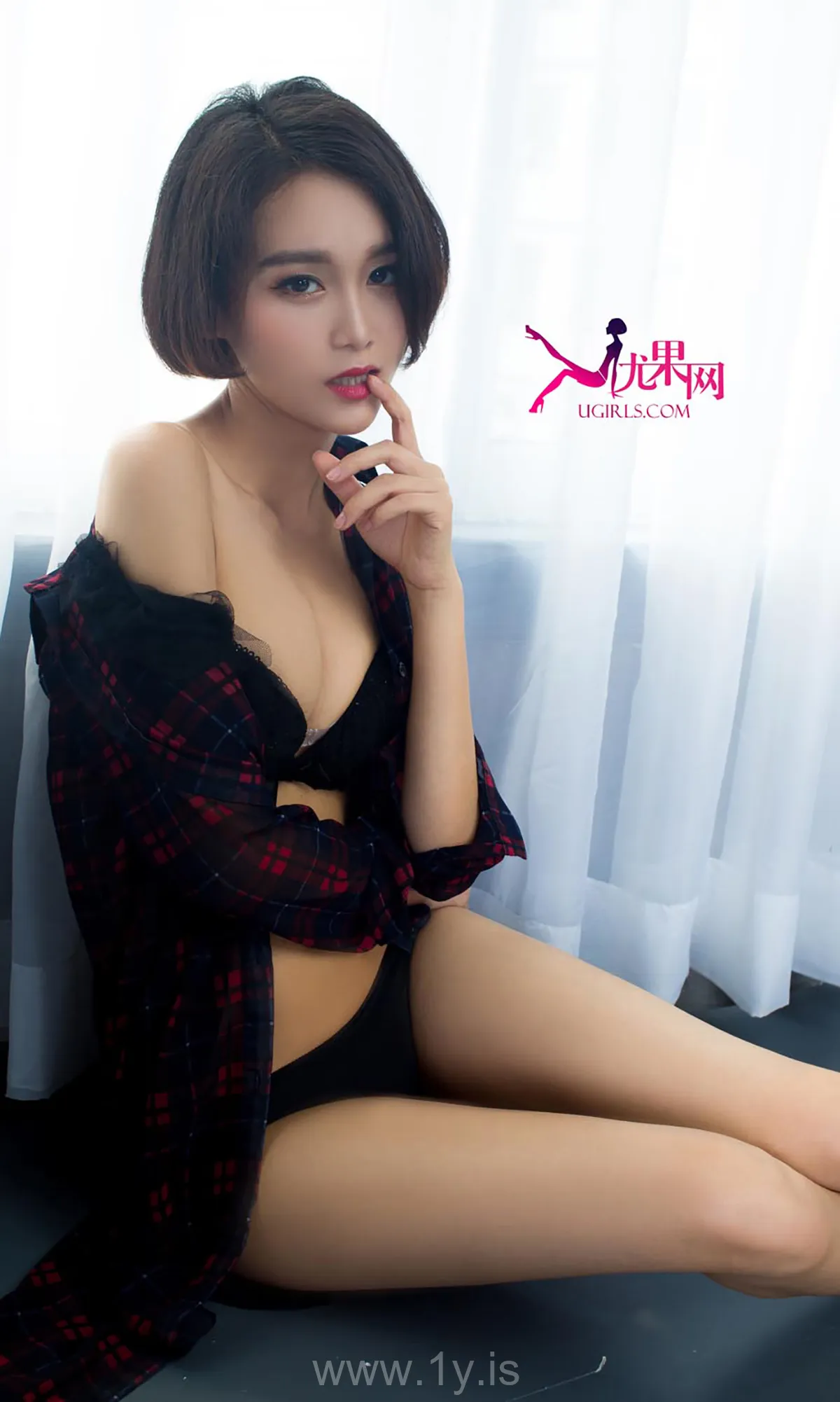 UGIRLS NO.332 Delightful & Stylish Chinese Babe 曾娜摩登情人