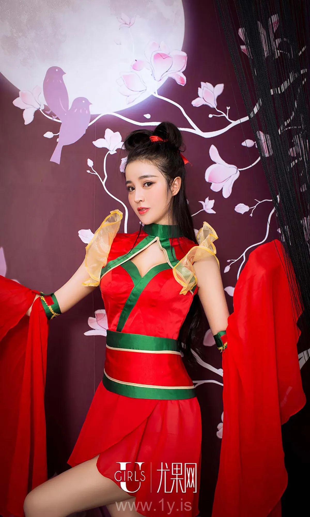 UGIRLS NO.492 Graceful & Delightful Chinese Beauty 秋分雨薇时肖雨薇