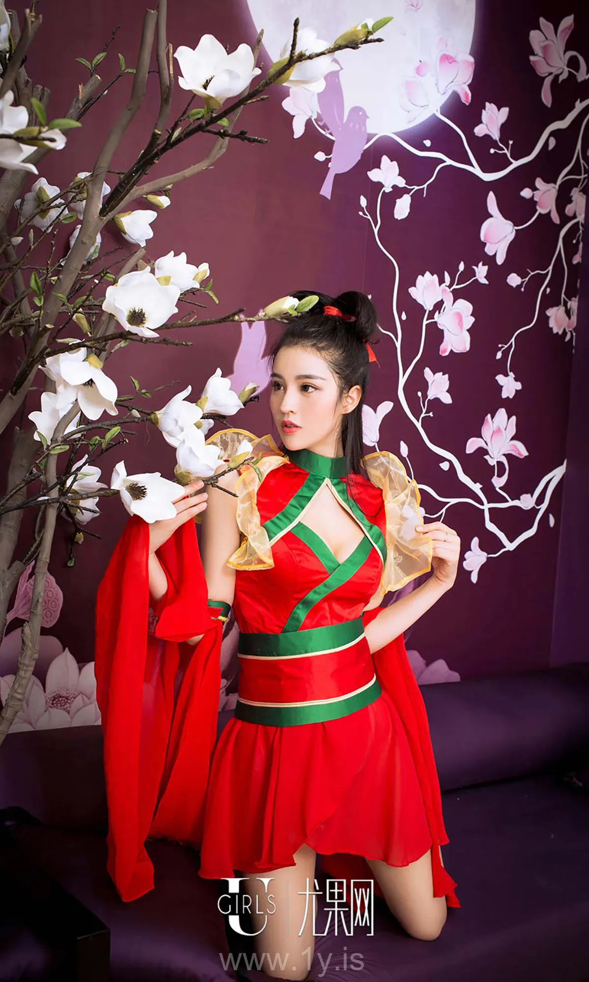 UGIRLS NO.492 Graceful & Delightful Chinese Beauty 秋分雨薇时肖雨薇