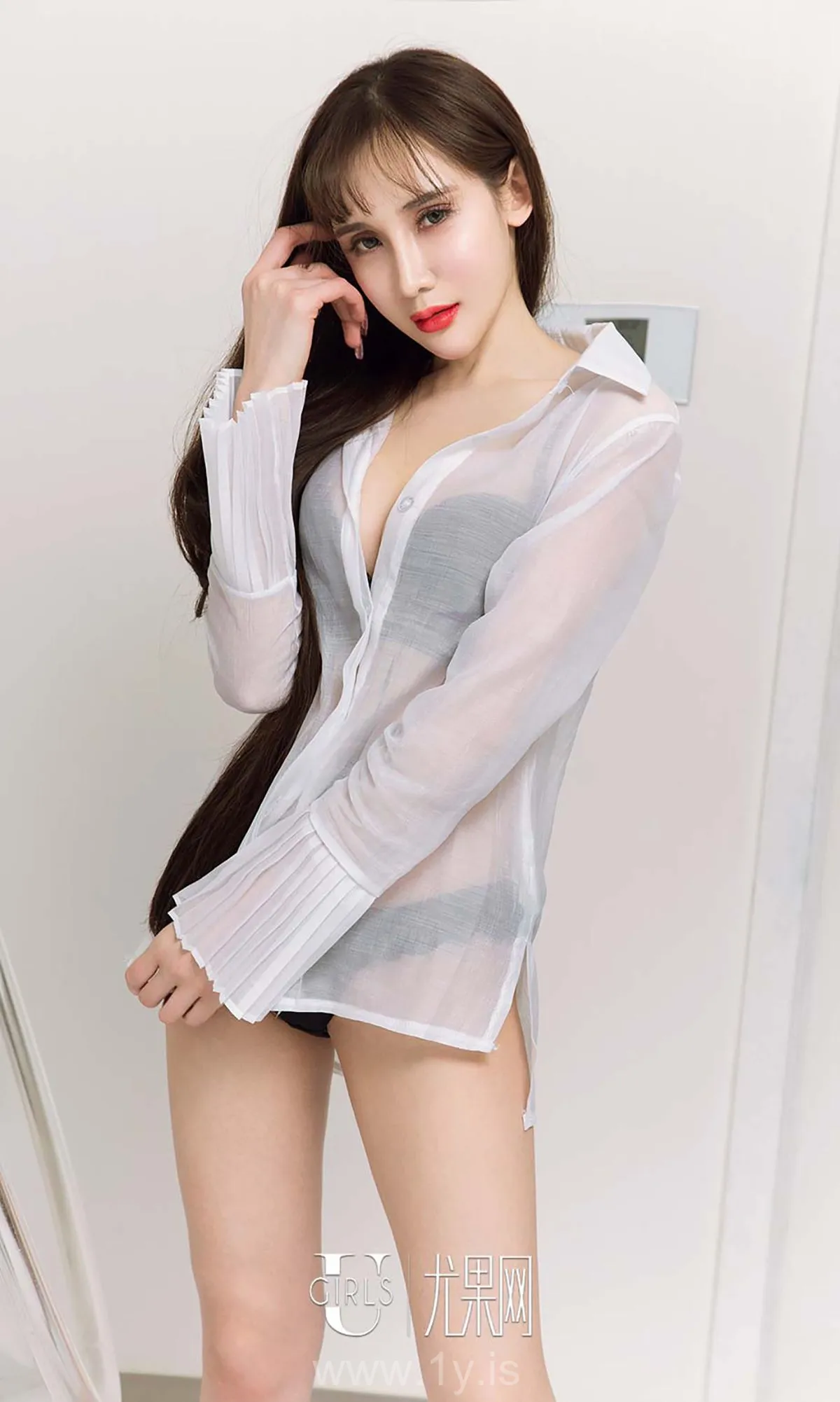 UGIRLS NO.574 Charming Chinese Hottie 阿依努尔瓦娅《旗幻》