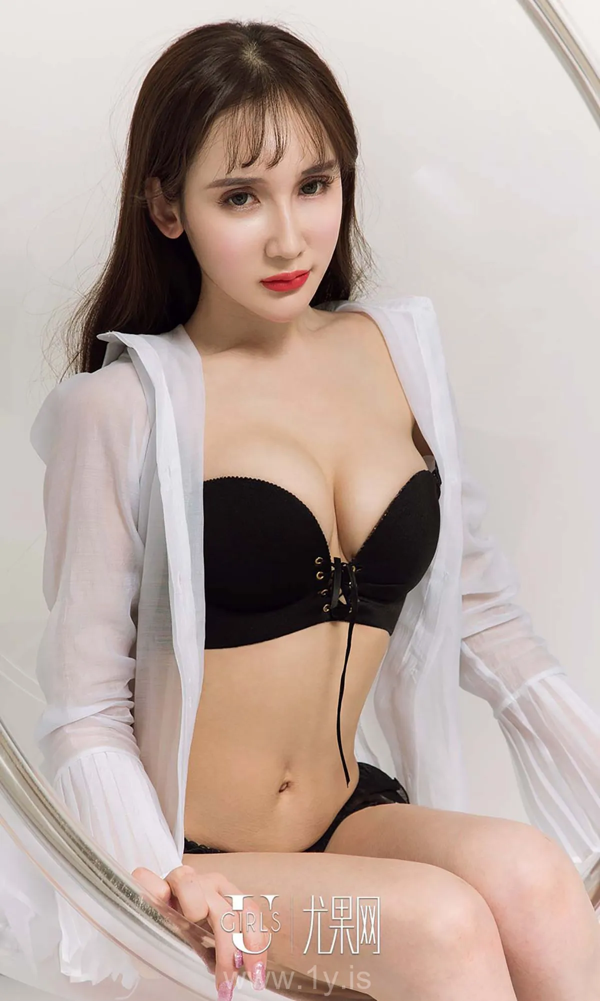 UGIRLS NO.574 Charming Chinese Hottie 阿依努尔瓦娅《旗幻》