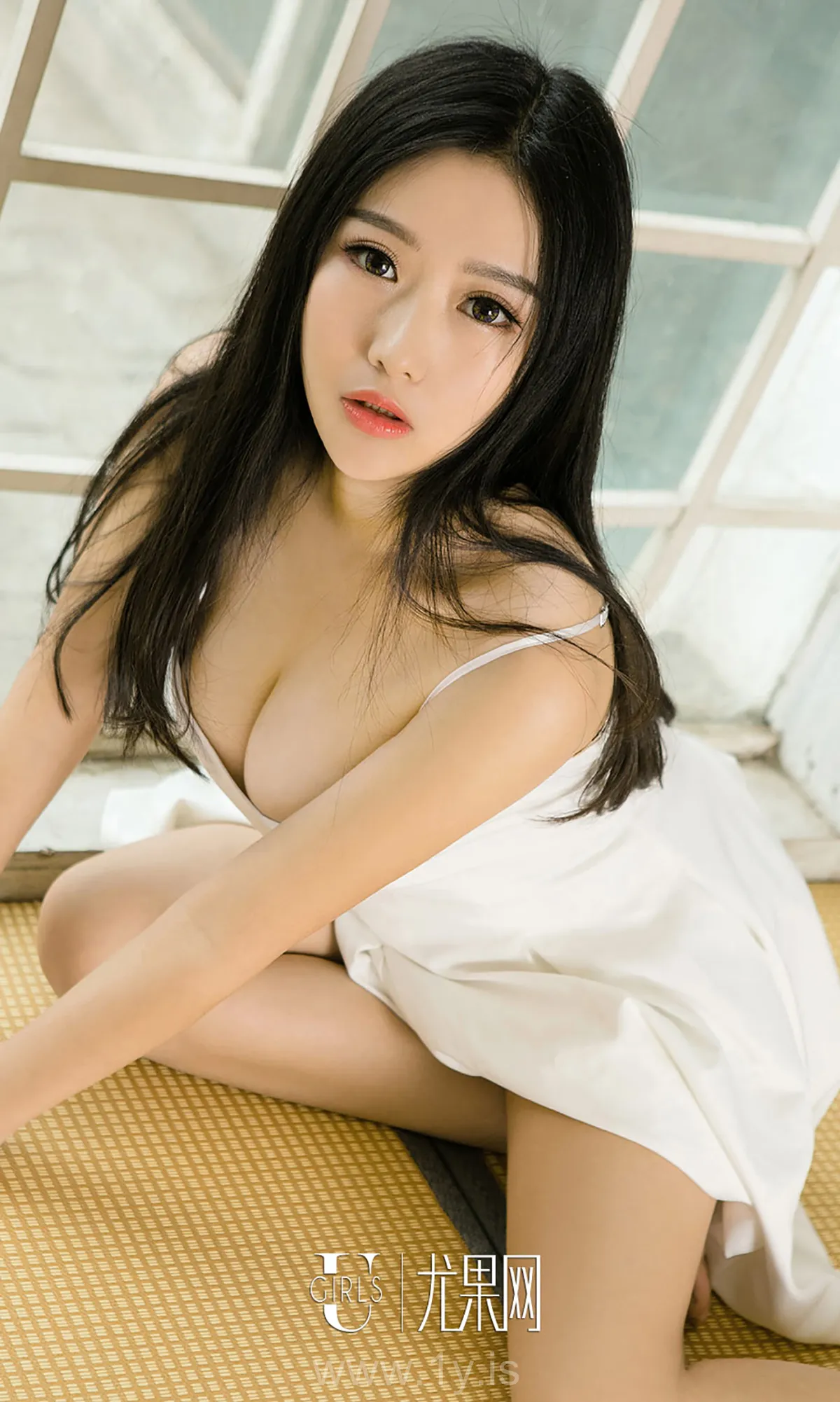 UGIRLS NO.714 Graceful & Good-looking Chinese Homebody Girl 倪叶藤