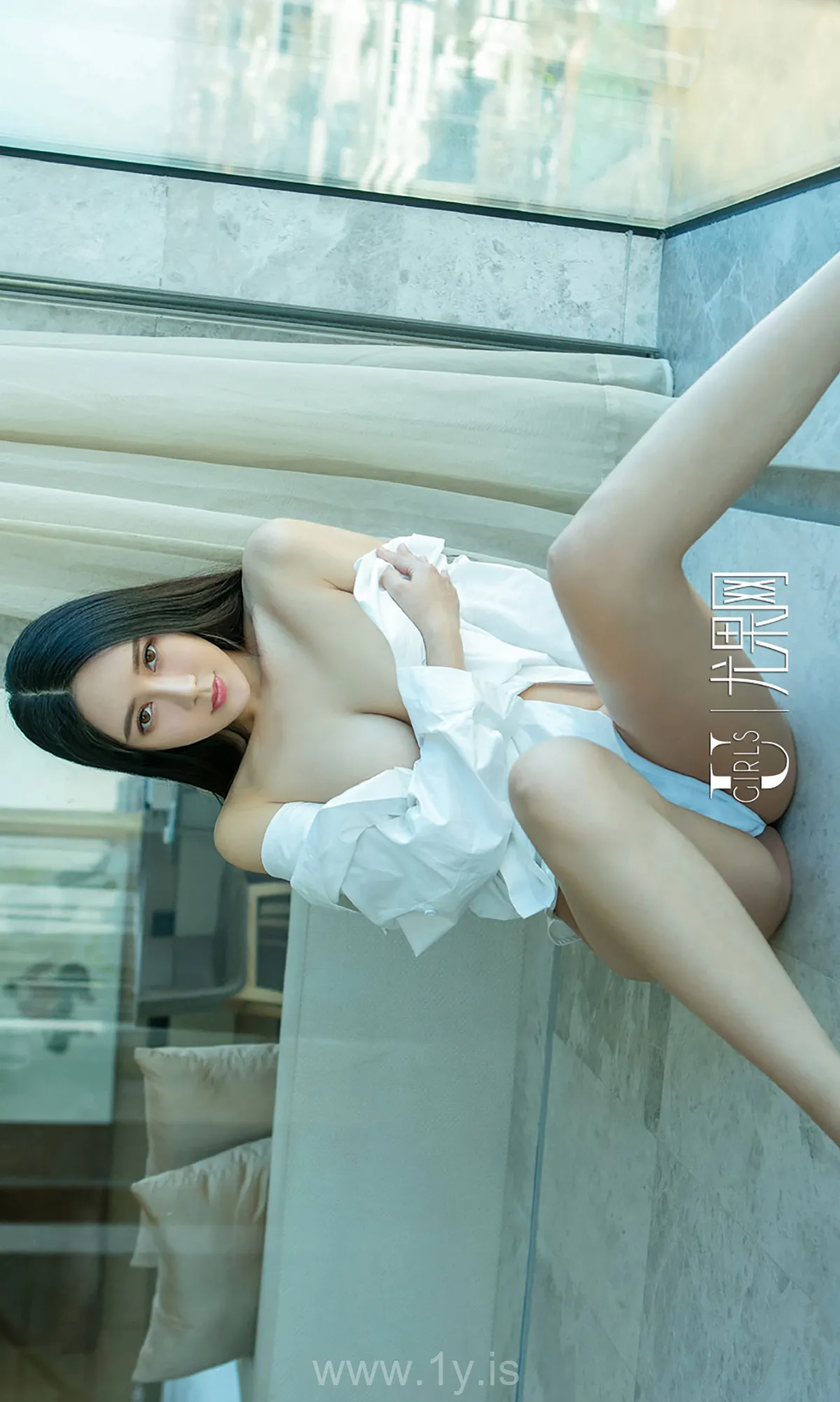 UGIRLS NO.806 Well-developed Chinese Peri 赫丽