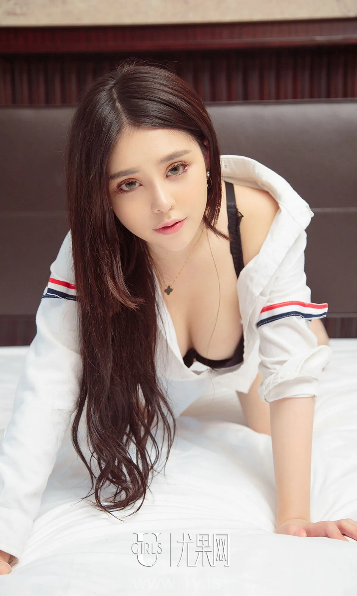 UGIRLS NO.836 Delightful & Fancy Chinese Cougar 轩小苏