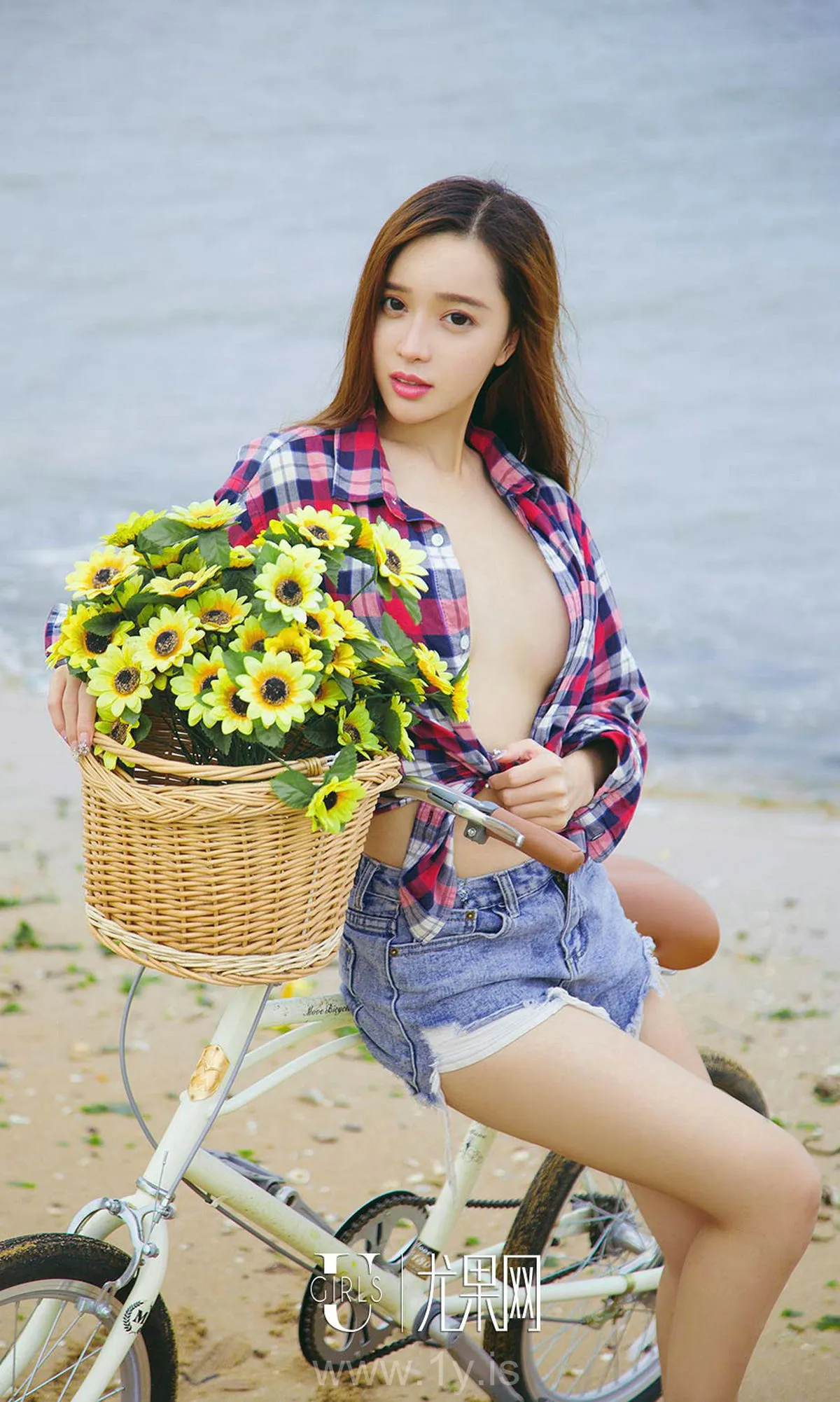 UGIRLS NO.857 Decent & Appealing Chinese Babe 艾小青