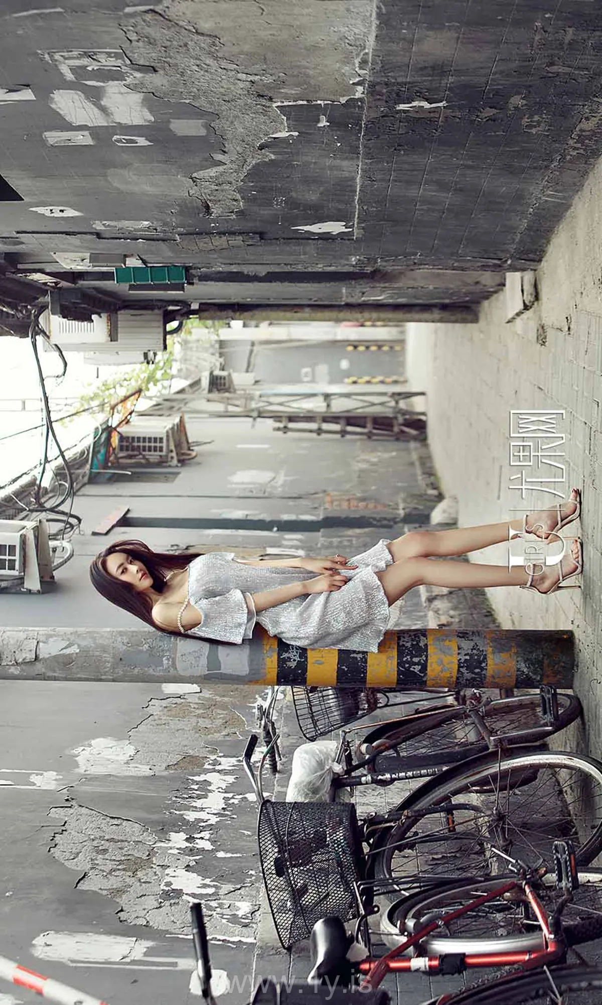 UGIRLS NO.865 Irresistible & Quiet Chinese Homebody Girl 穆菲菲