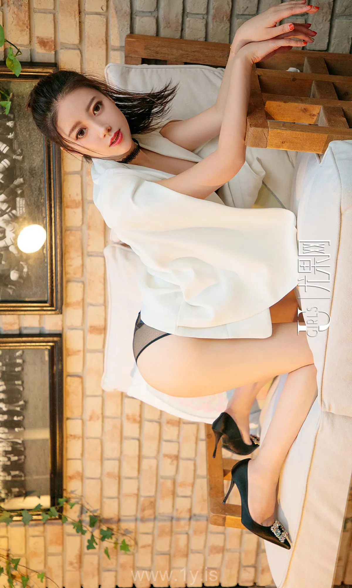 UGIRLS NO.938 Classy & Quiet Chinese Cougar 杨娜