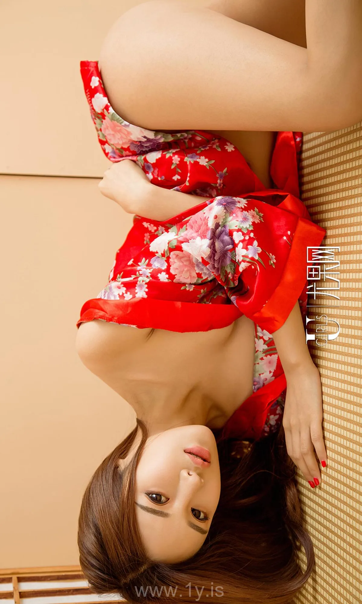 UGIRLS NO.998 Decent & Elegant Chinese Beauty 周心怡