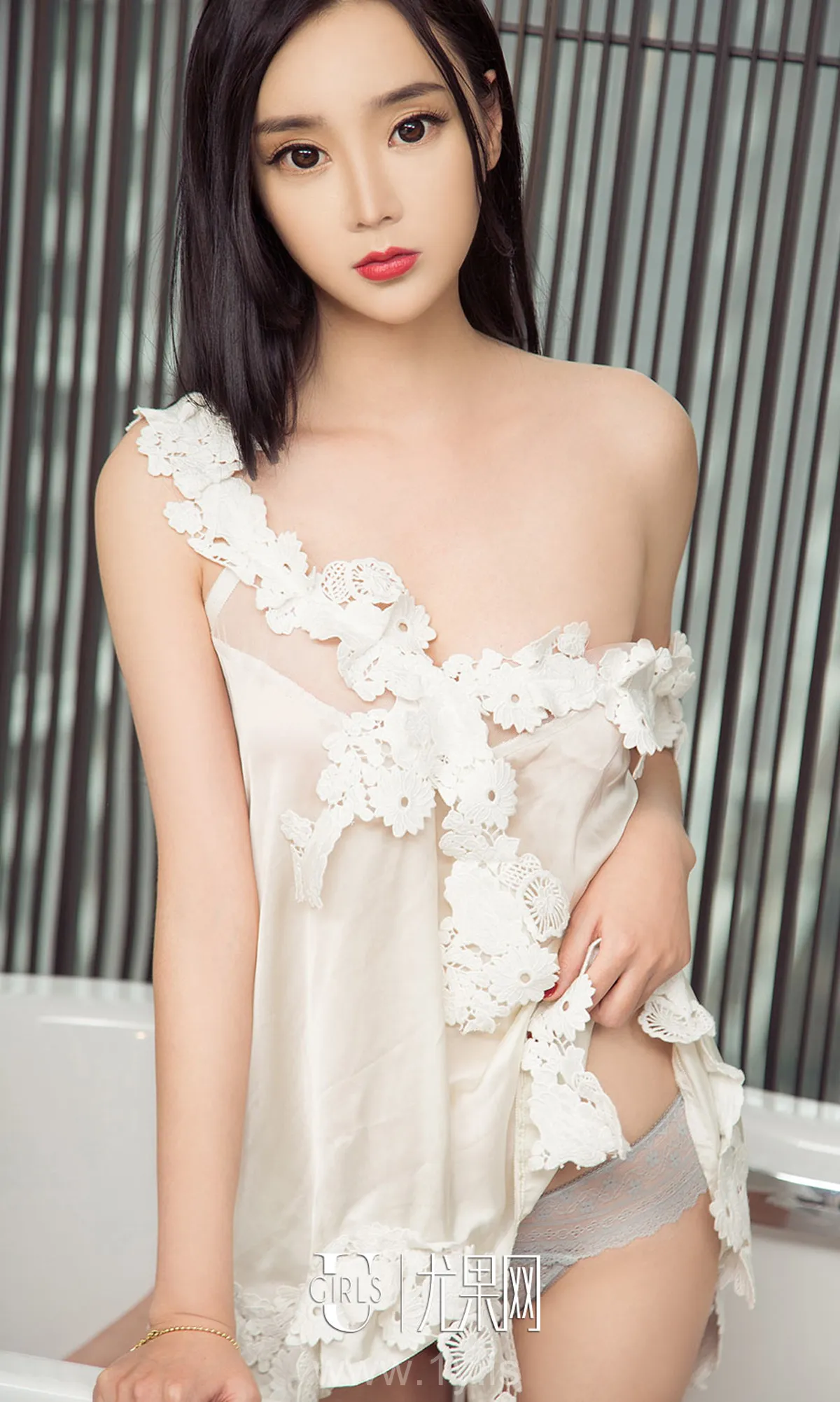 UGIRLS NO.1028 Slim Chinese Homebody Girl 艾米儿