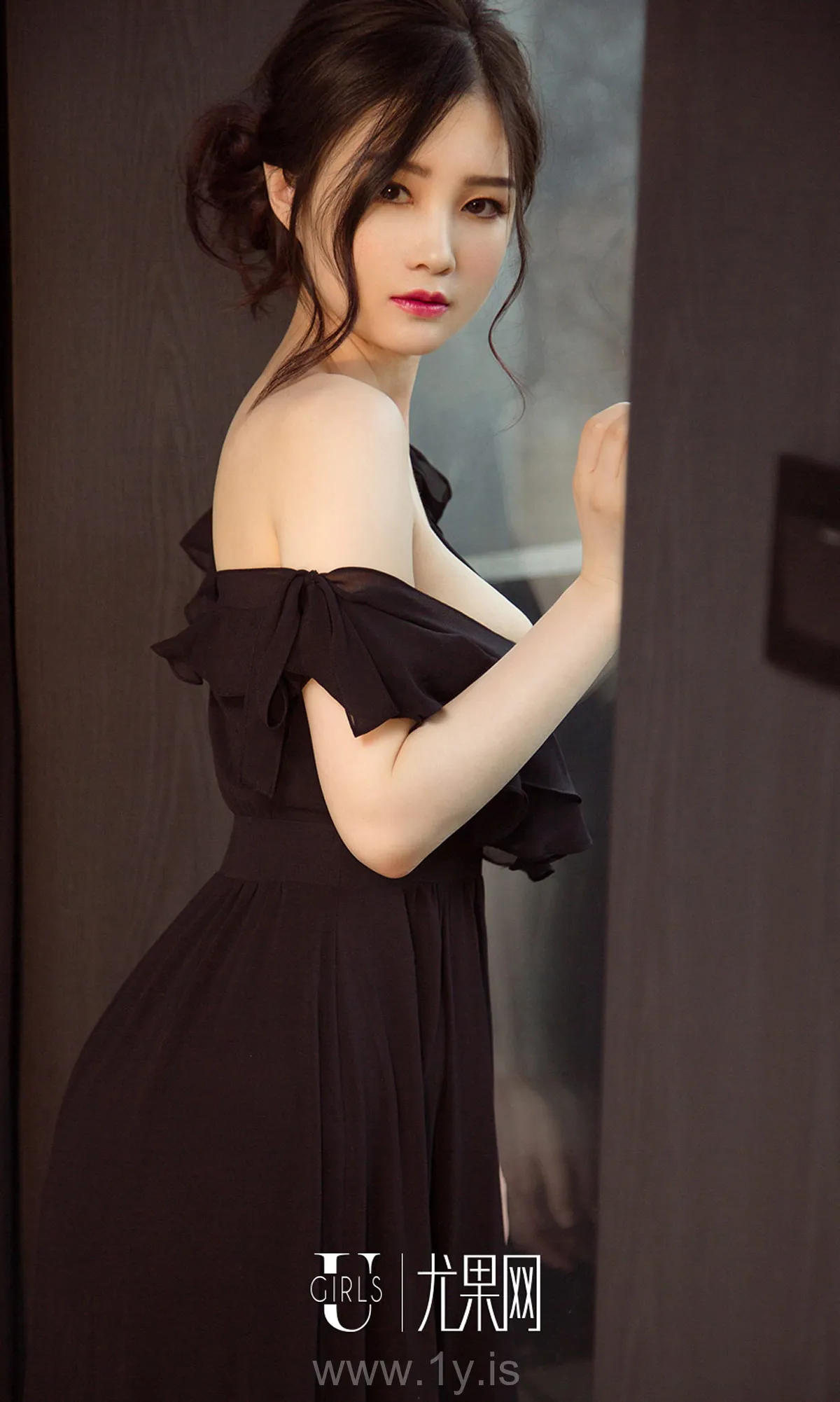 UGIRLS NO.1082 Pretty & Quiet Chinese Cutie 楚楚