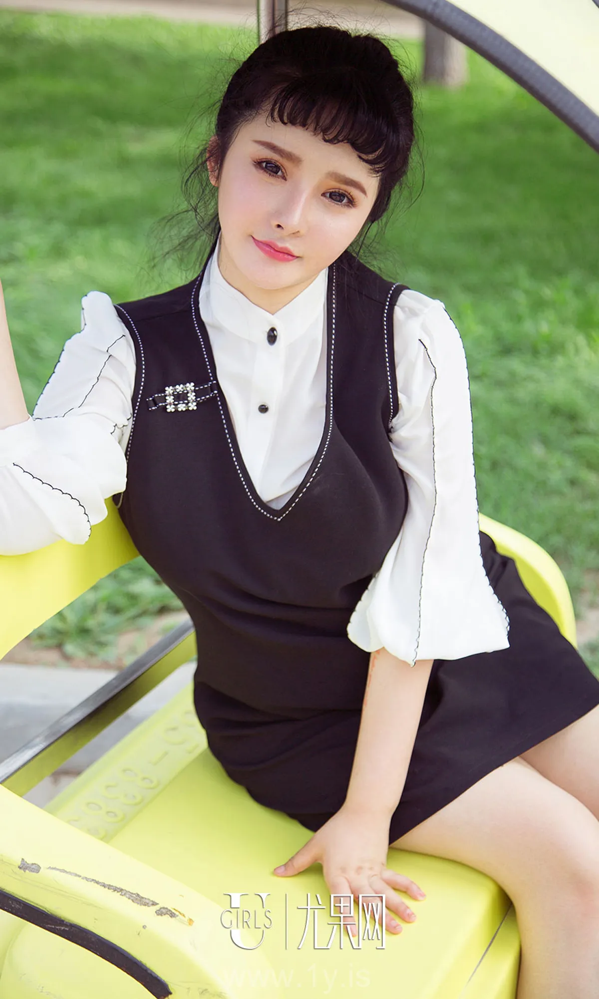 UGIRLS NO.1111 Graceful Chinese Chick 杨漫妮