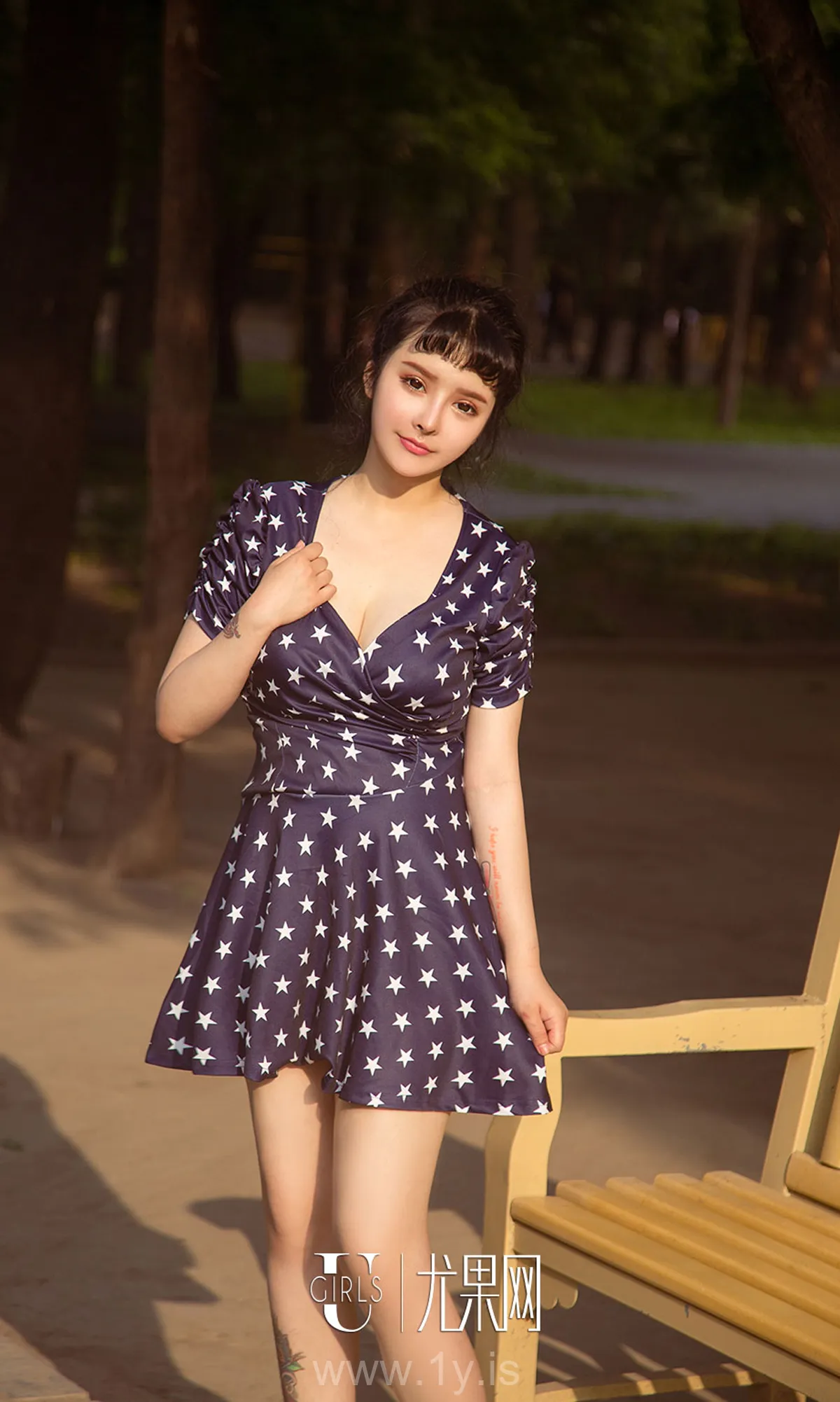 UGIRLS NO.1111 Graceful Chinese Chick 杨漫妮