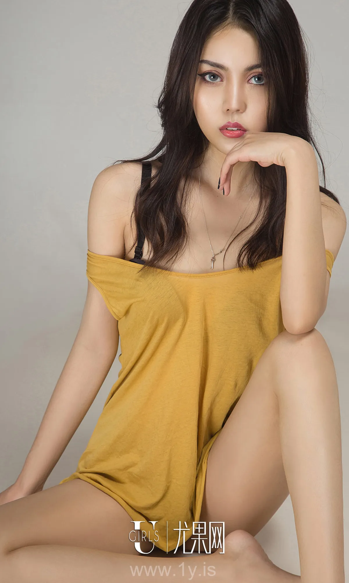 UGIRLS NO.1171 Lovely Chinese Peri 明娜