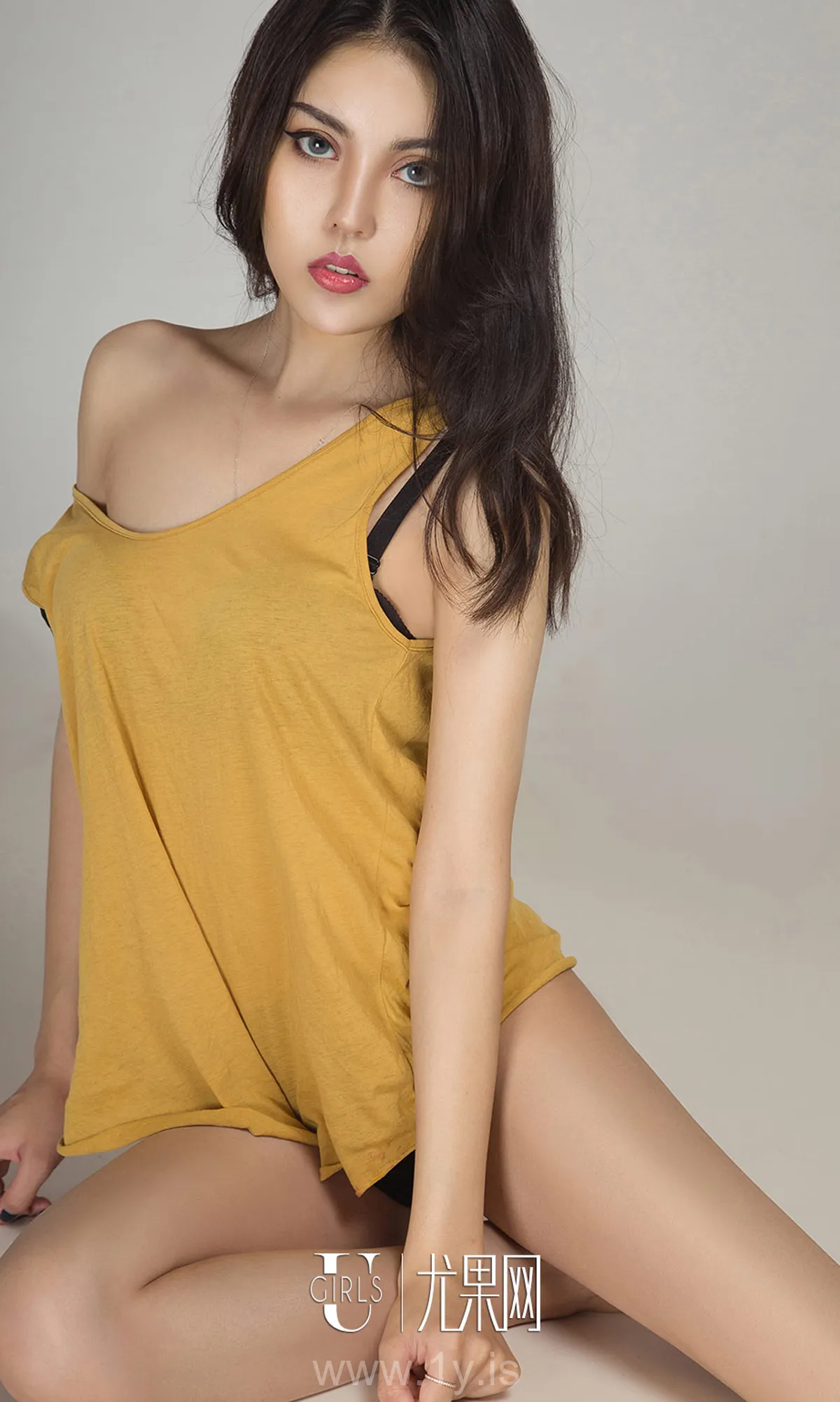 UGIRLS NO.1171 Lovely Chinese Peri 明娜