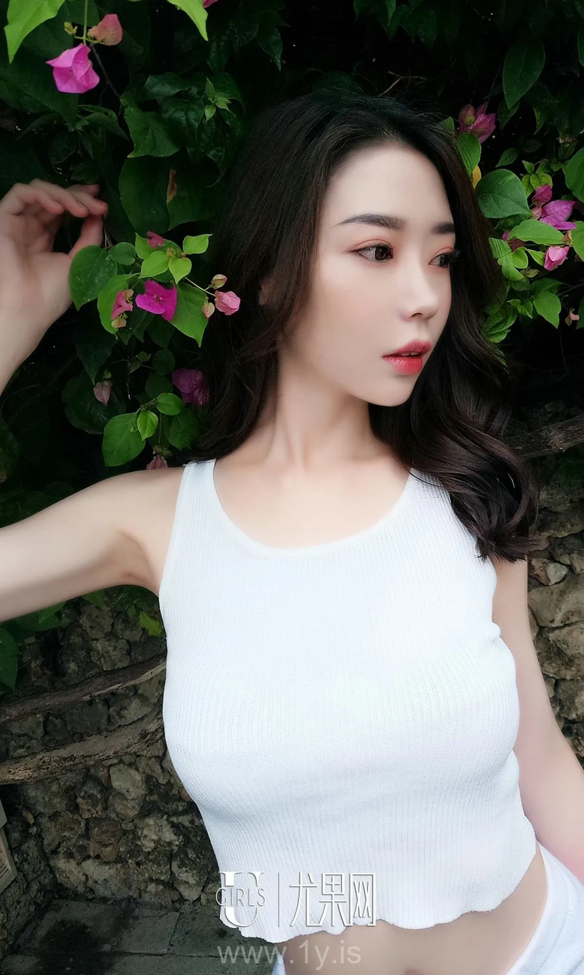 UGIRLS NO.1174 Refined Chinese Chick 阳光沙滩大海美女